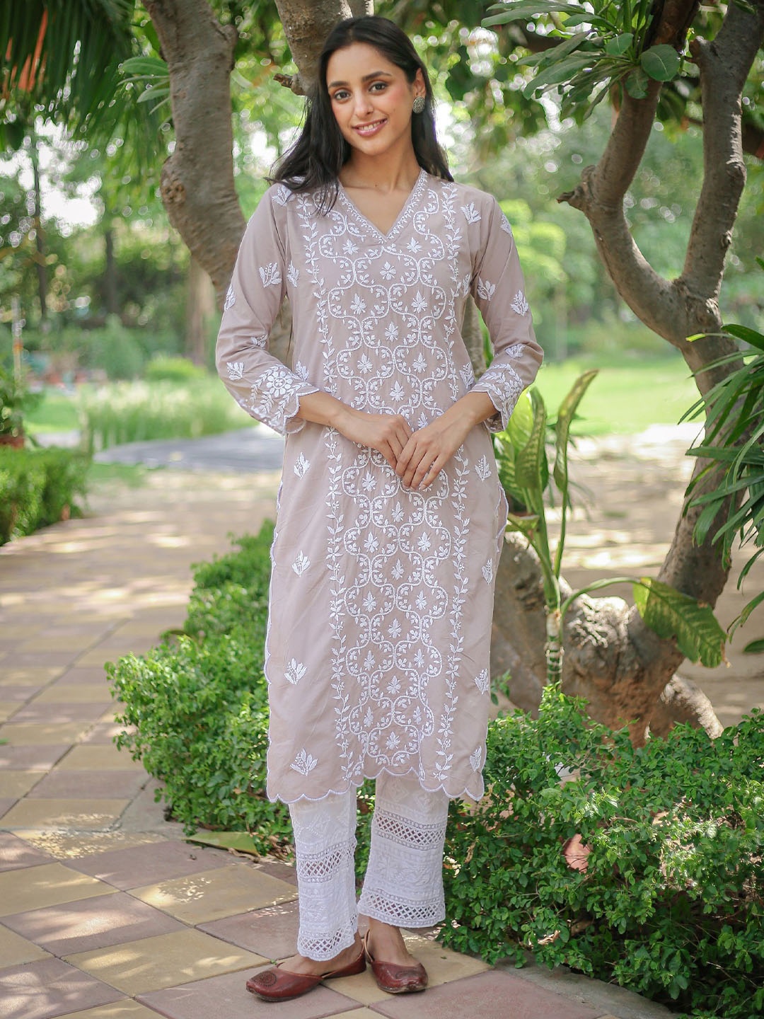 

HOUSE OF KARI Floral Embroidered Chikankari Cotton Straight Kurta, Lavender