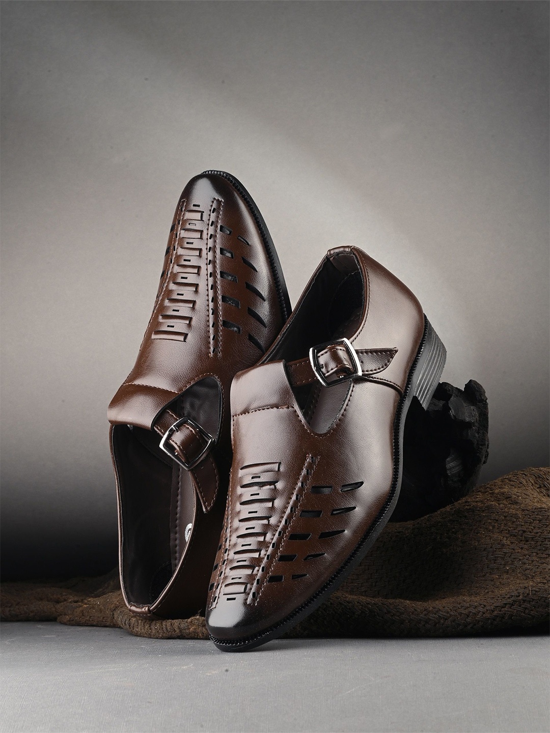 

port Men Shoe-Style Roman Sandals, Brown