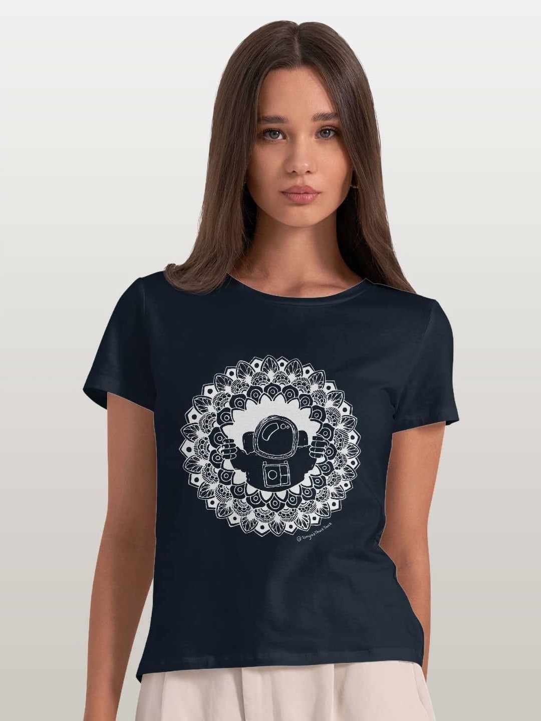 

macmerise Women Pockets T-shirt, Navy blue