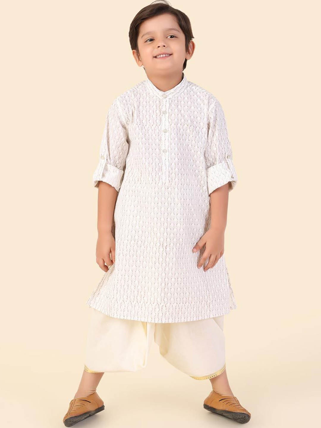

Fabindia Boys Geometric Printed Mandarin Collar Roll-Up Sleeves Knitted Weave Cotton Kurta, White