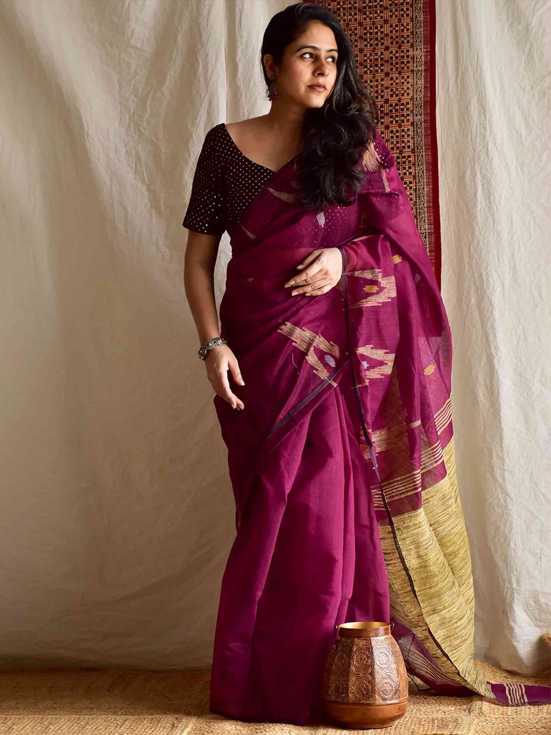 

Sundarii Woven Design No Border Saree, Burgundy