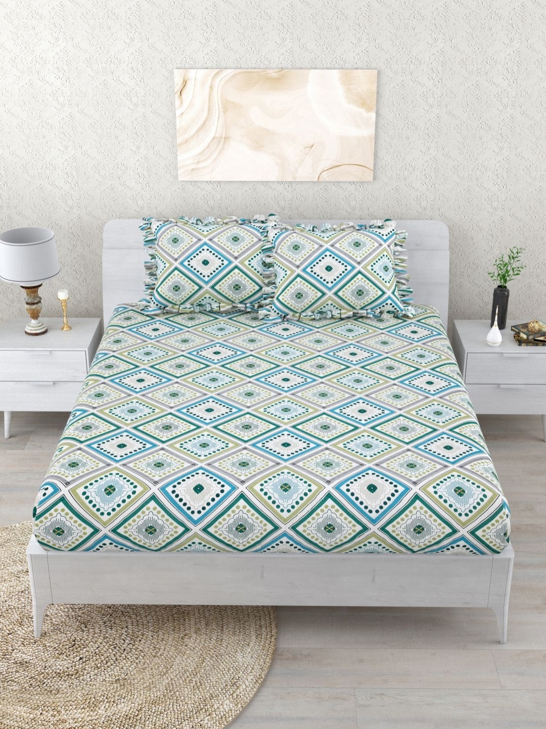 

DREAM WEAVERZ White Geometric Printed Fitted 260 TC Double King Bedsheet & 2 Pillow Covers