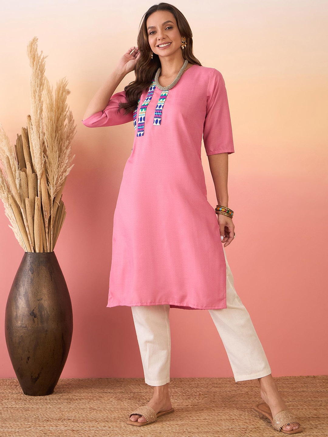 

Sangria Pink Geometric Yoke Design V-Neck Linen Straight Kurta
