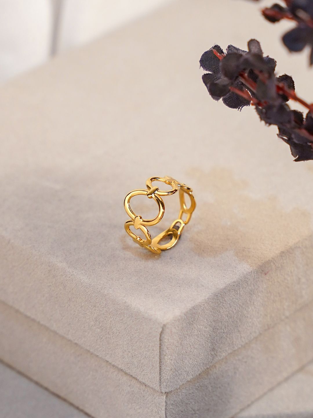

SWASHAA Shaila 18K Gold Plated Stainless Steel Finger Ring