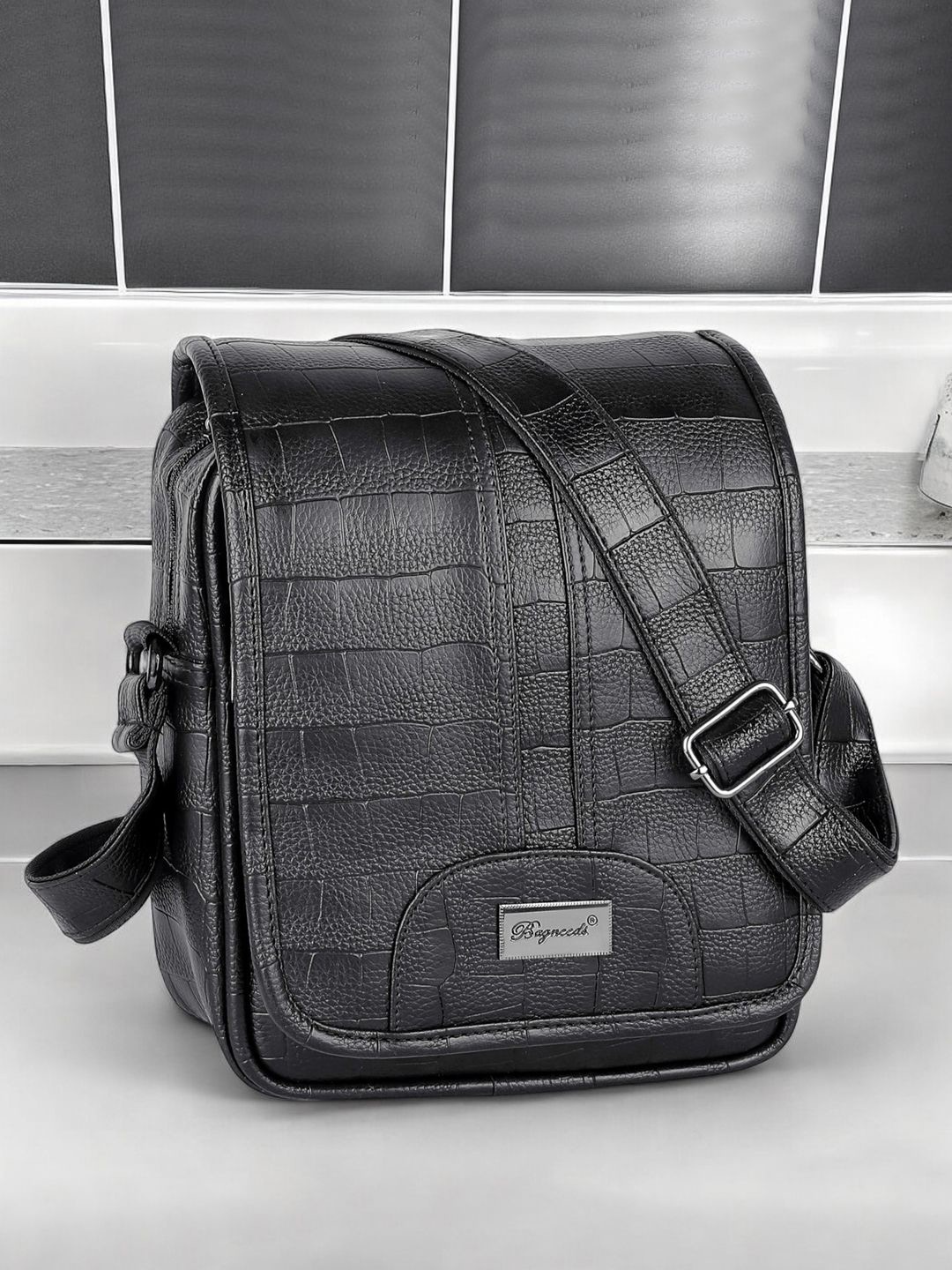 

bagneeds Unisex Textured Messenger Bag, Black