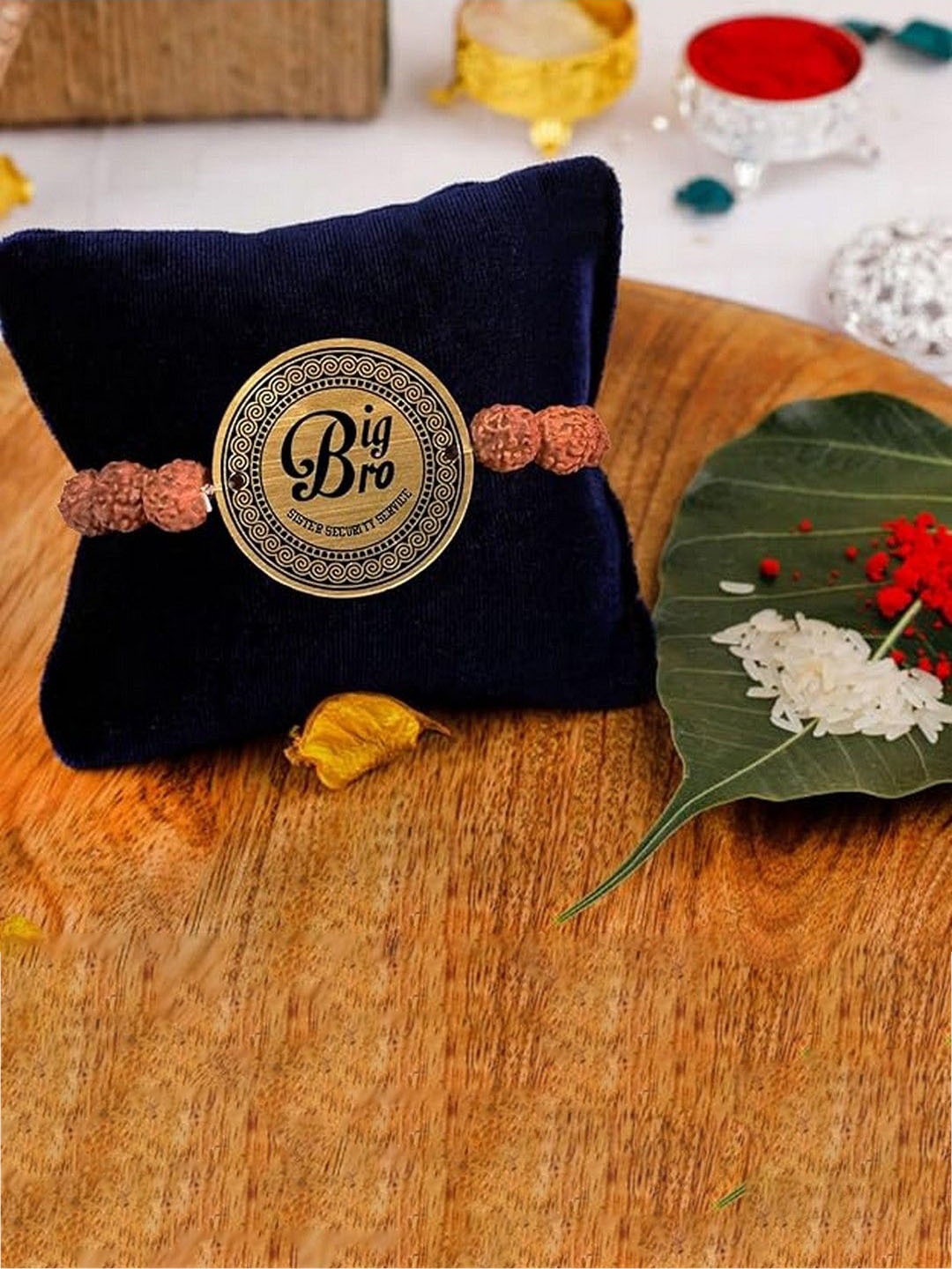 

THEYAYACAFE Big Bro Engraved Rudraksha Elasticated Rakhi Bracelet, Brown