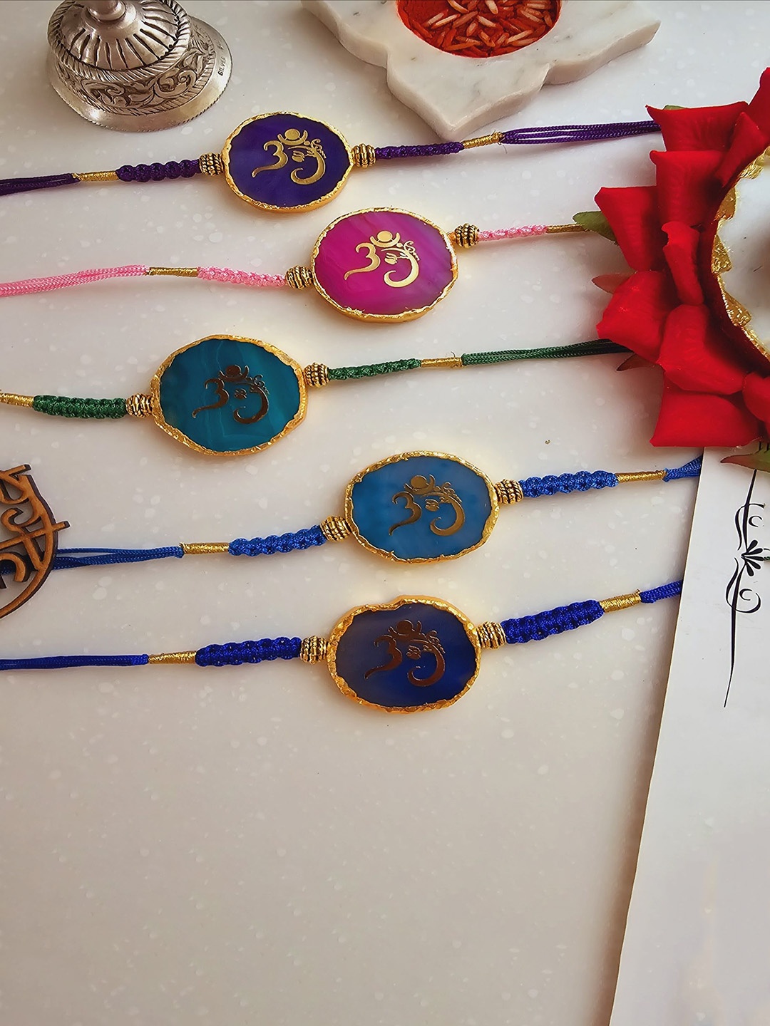 

HOMEARTE Textured Agate Stone Thread Rakhi, Pink