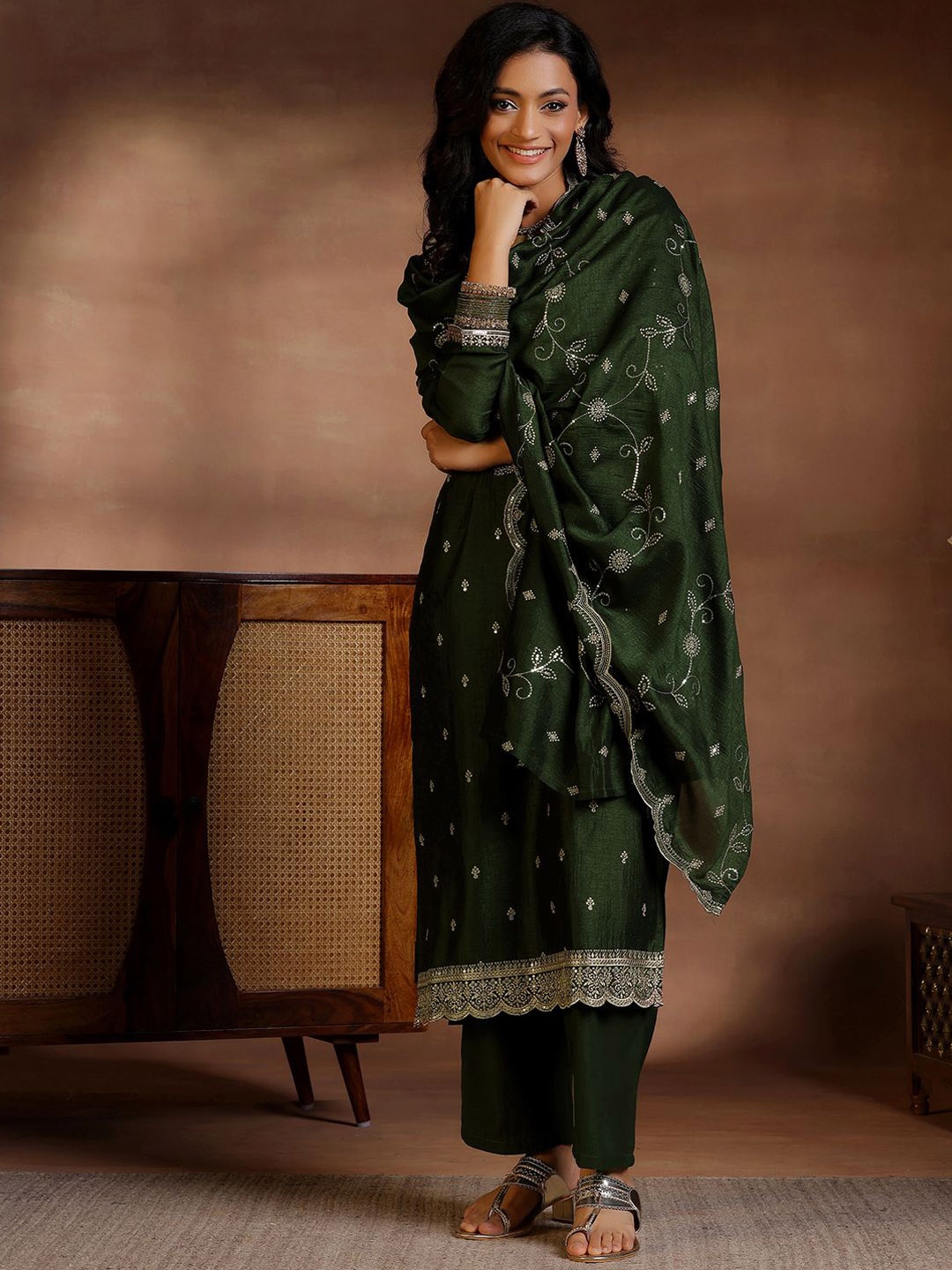 

Libas Ethnic Motifs Embroidered Thread Work Straight Kurta With Trousers & Dupatta, Green
