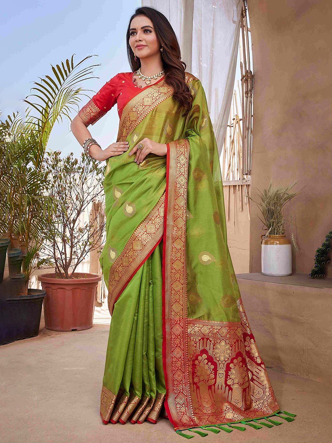 

HEER FASHION Woven Design Zari Organza Banarasi Saree, Green