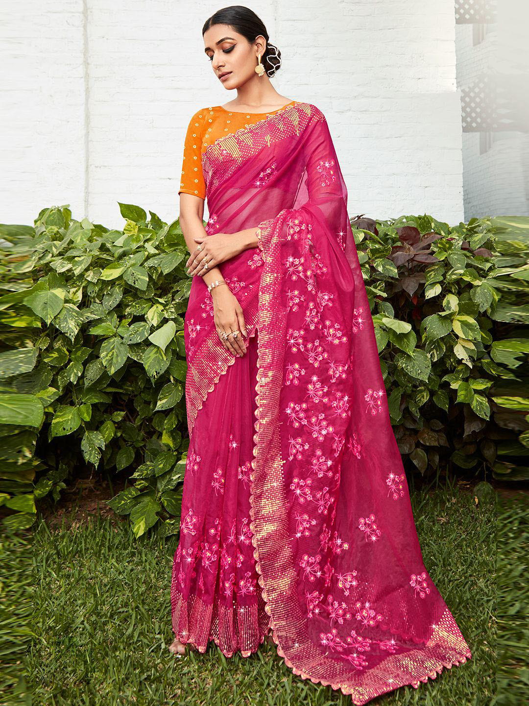 

ALAGINI Ethnic Motifs Sequinned Organza Saree, Pink