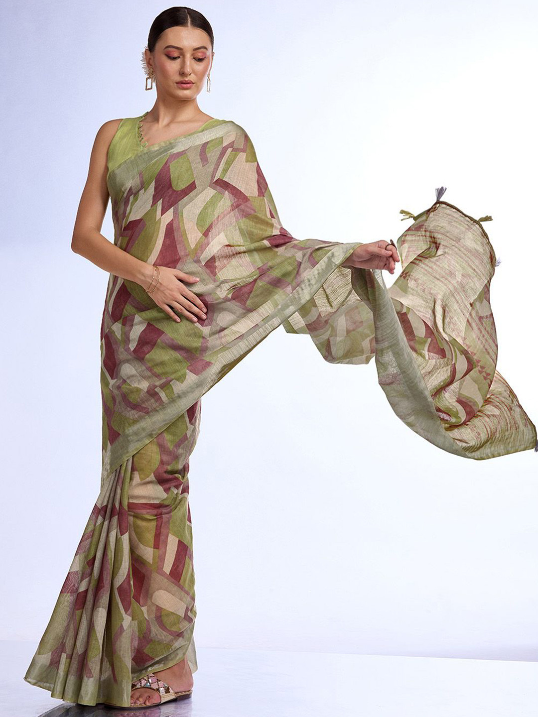 

Ishin Abstract Zari Woven Tassel Saree, Green