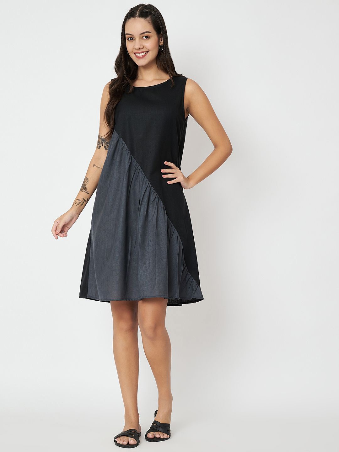 

9rasa Colourblocked Round Neck Sleeveless Cotton A-Line Dress, Black