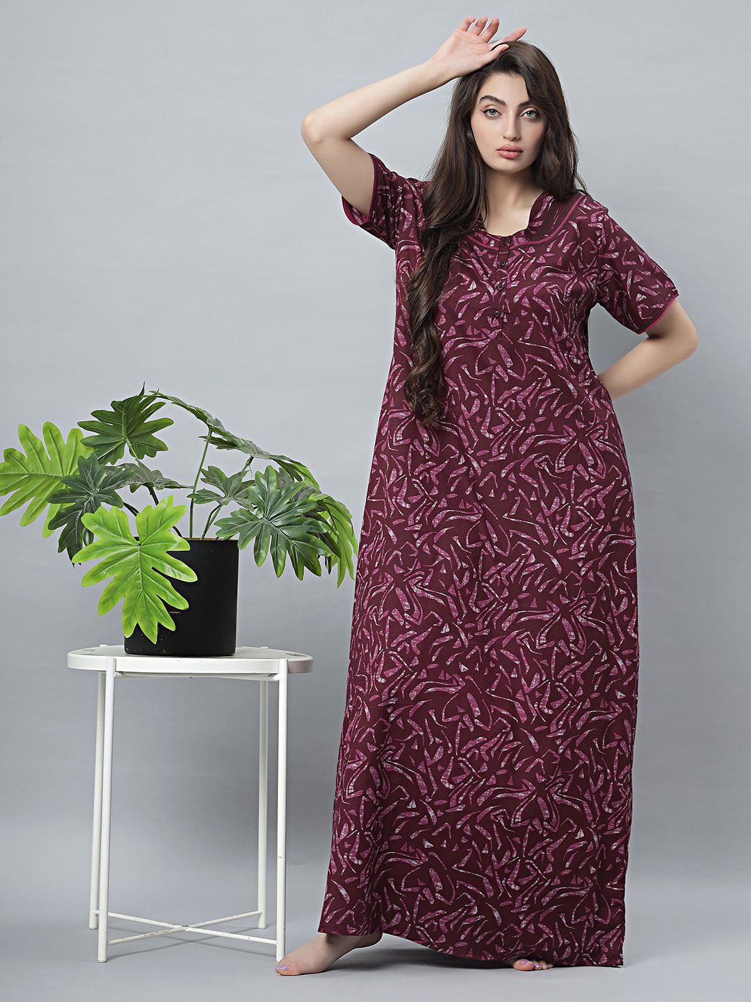 

QUIRA Printed Round Neck Short Sleeves Maxi Nightdress, Maroon