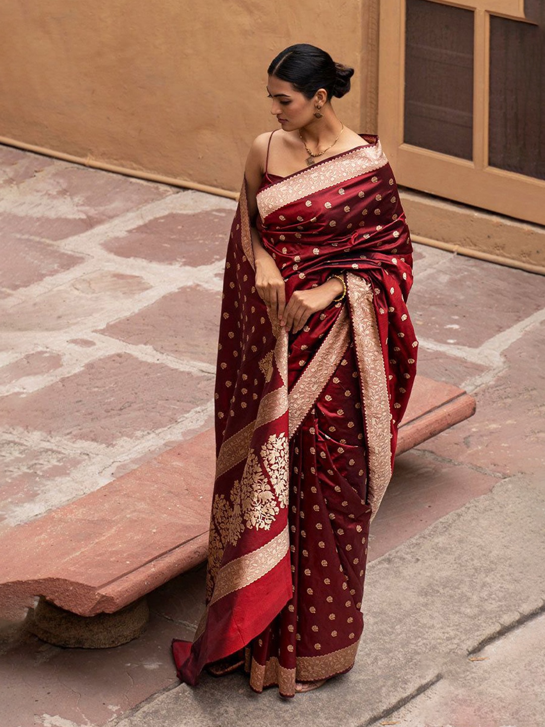 

VASALI Woven Design Zari Kanjeevaram Saree, Maroon