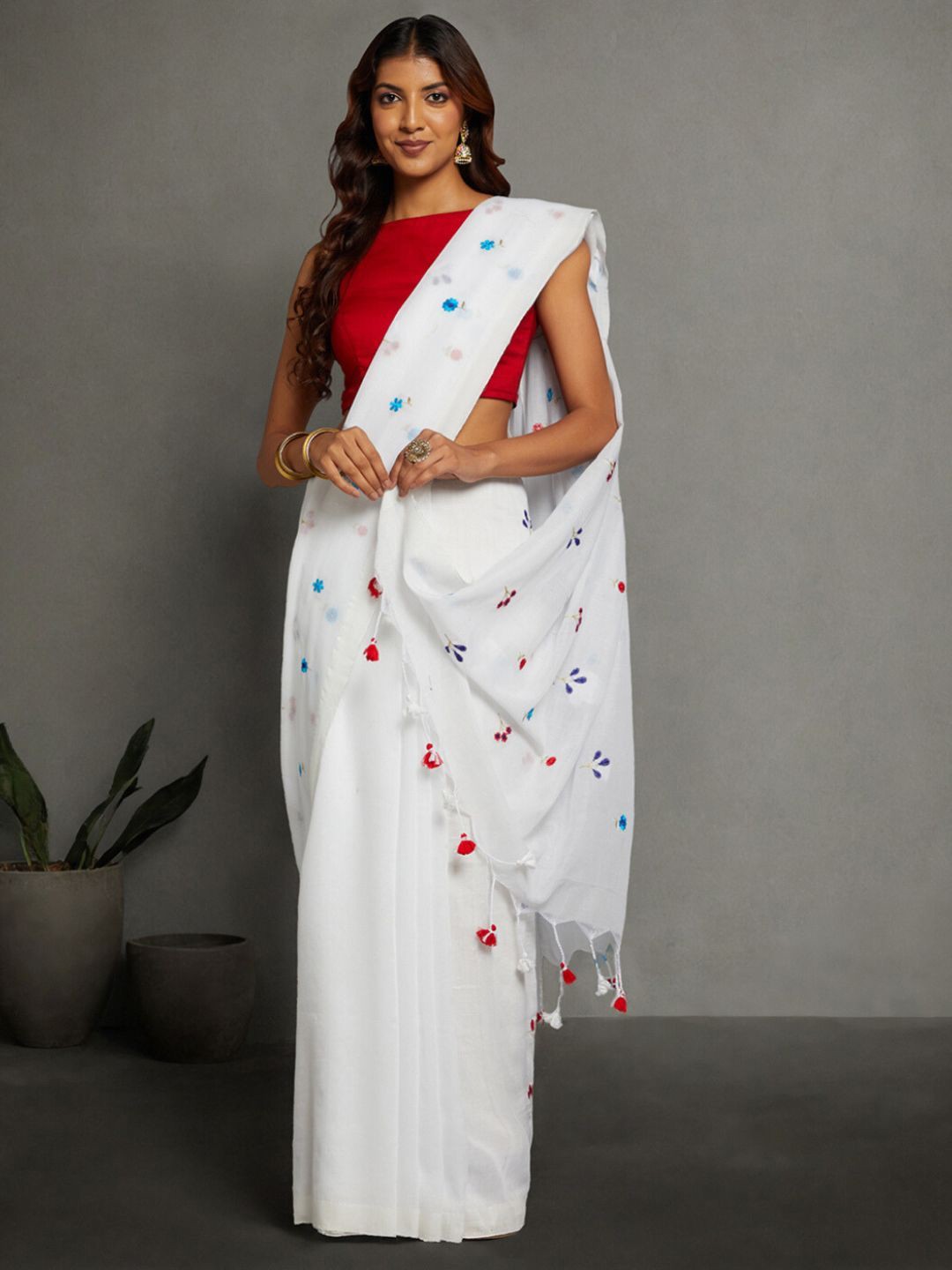 

ArtEastri Embroidred Pure Cotton Saree, White
