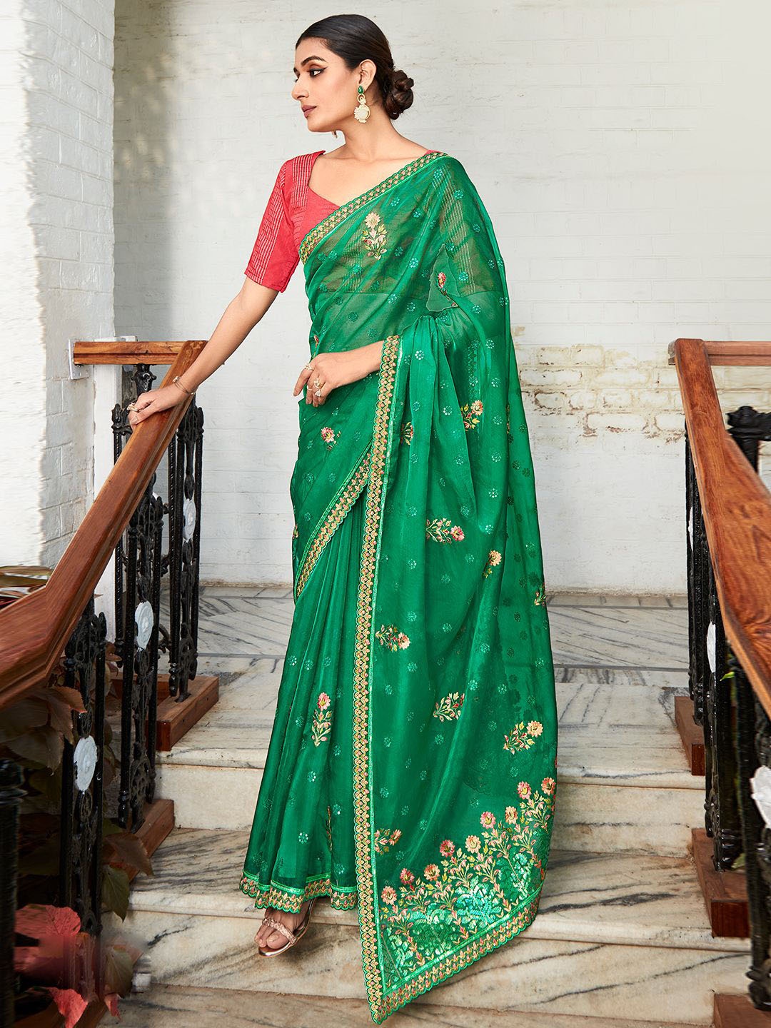

ALAGINI Ethnic Motifs Sequinned Organza Saree, Green