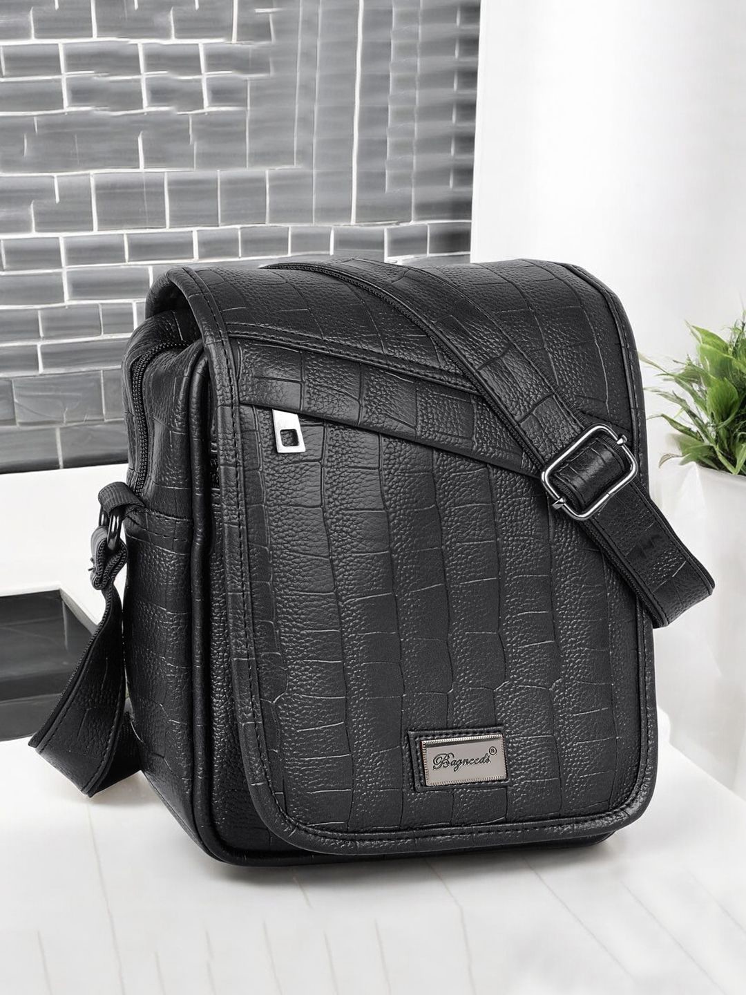 

bagneeds Unisex Textured Messenger Bag, Black