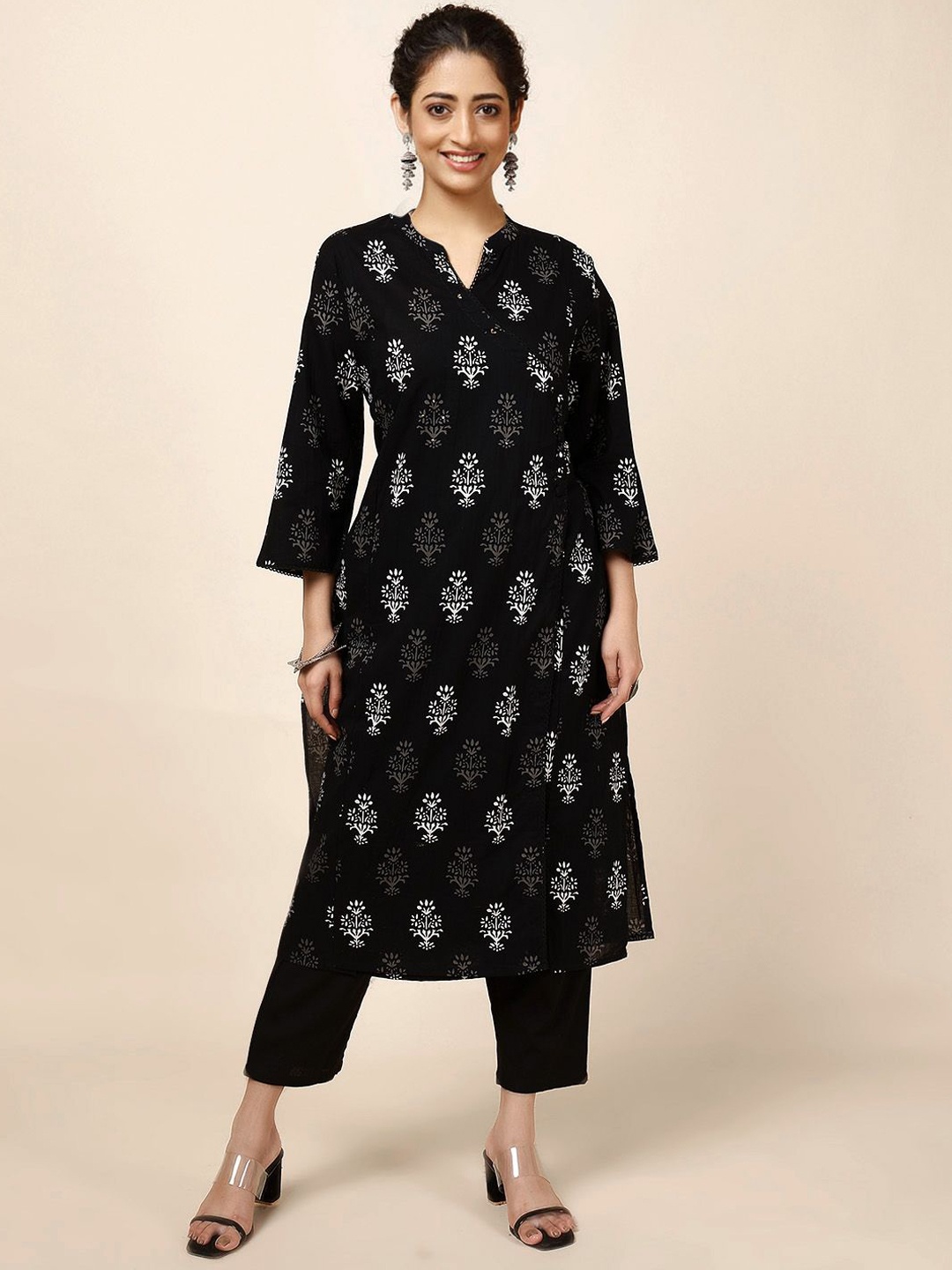 

Meena Bazaar Ethnic Motifs Printed V-Neck Sequinned Angrakha Kurta With Trousers, Black