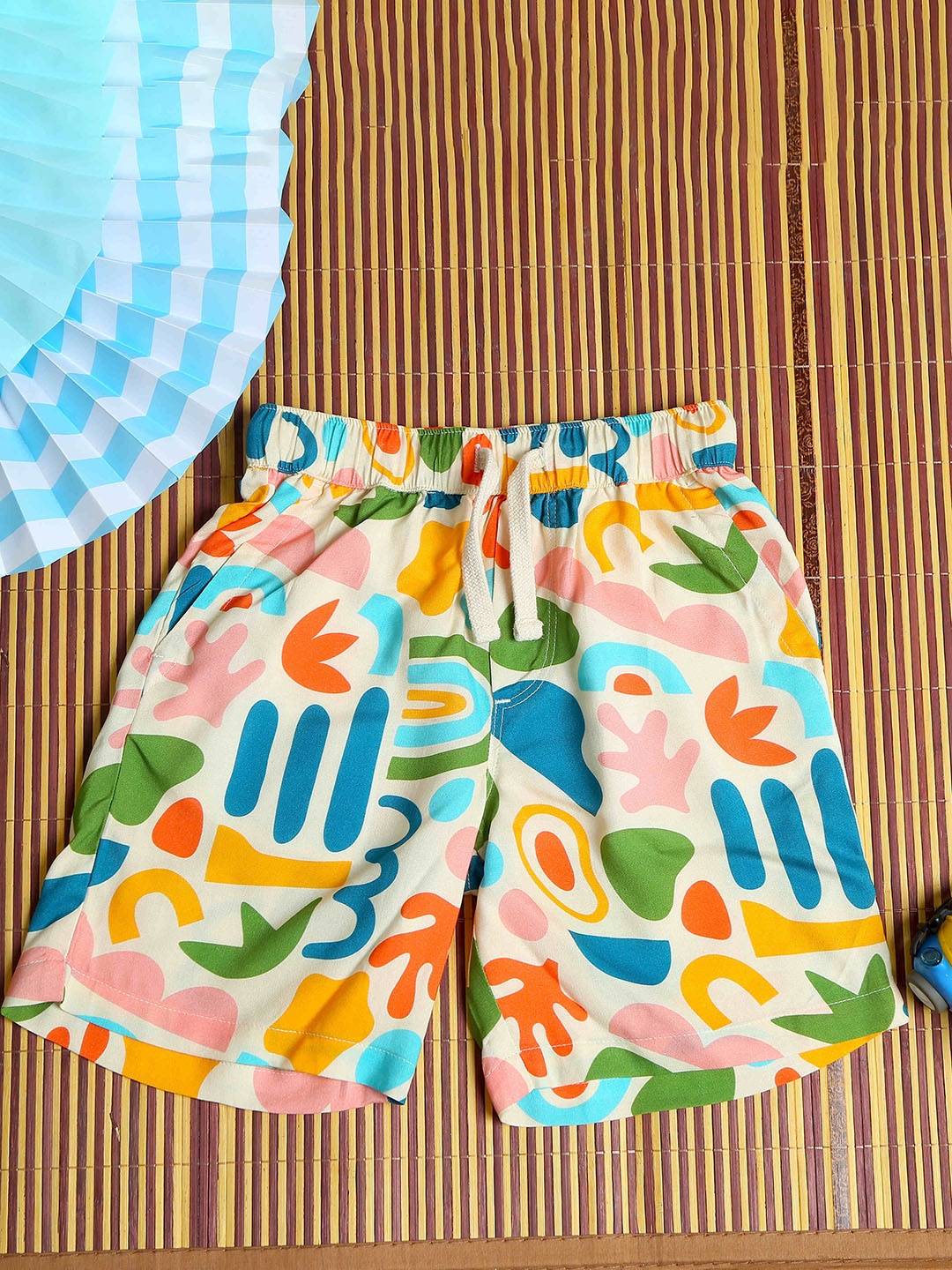 

The Lion and The Fish Boys printed Shorts, Beige