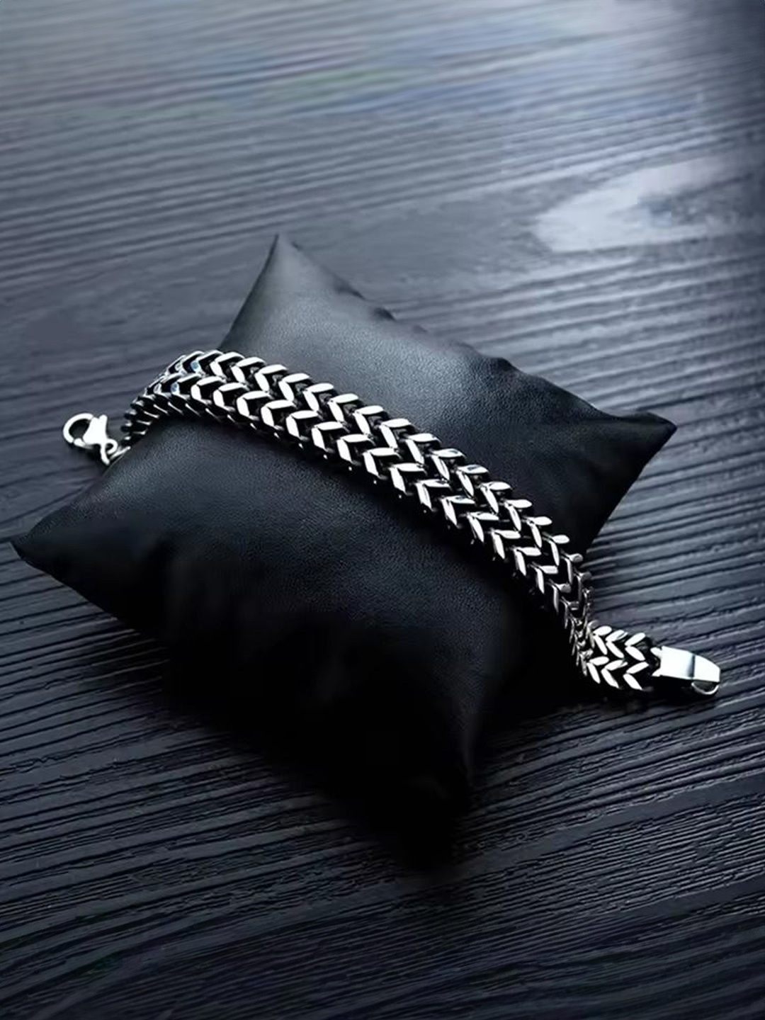 

MEENAZ Men Stainless Steel Silver-Plated Link Bracelet