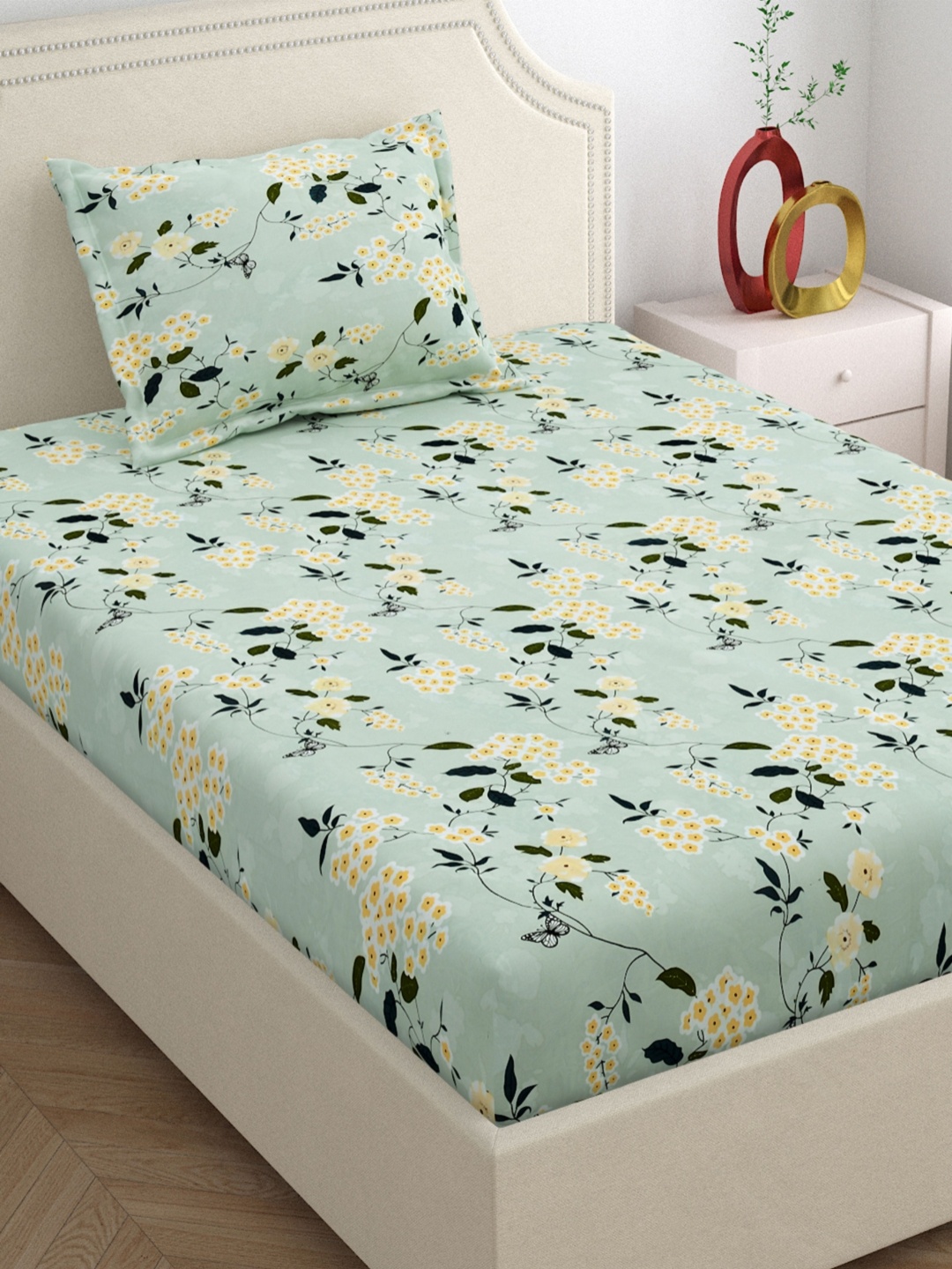 

DREAM WEAVERZ Green Floral Printed Cotton 220 TC Single Bedsheet & 1 Pillow Covers