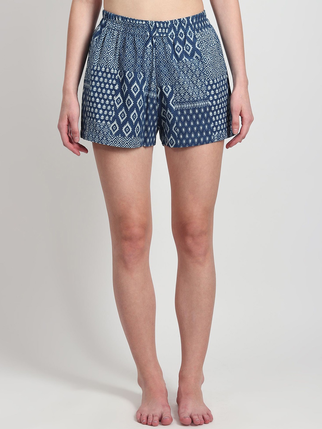 

Art Avenue Women Printed Running Shorts, White