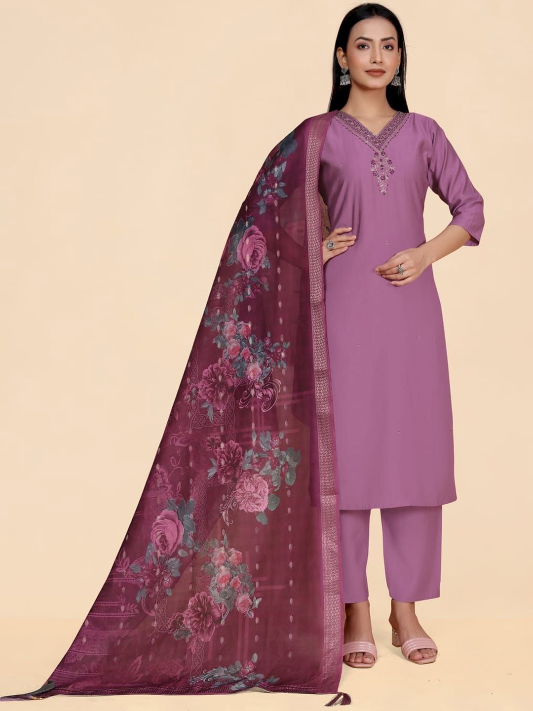 

Suha Floral Yoke Design Thread Work V-Neck Straight Kurta With Palazzo & Dupatta, Lavender