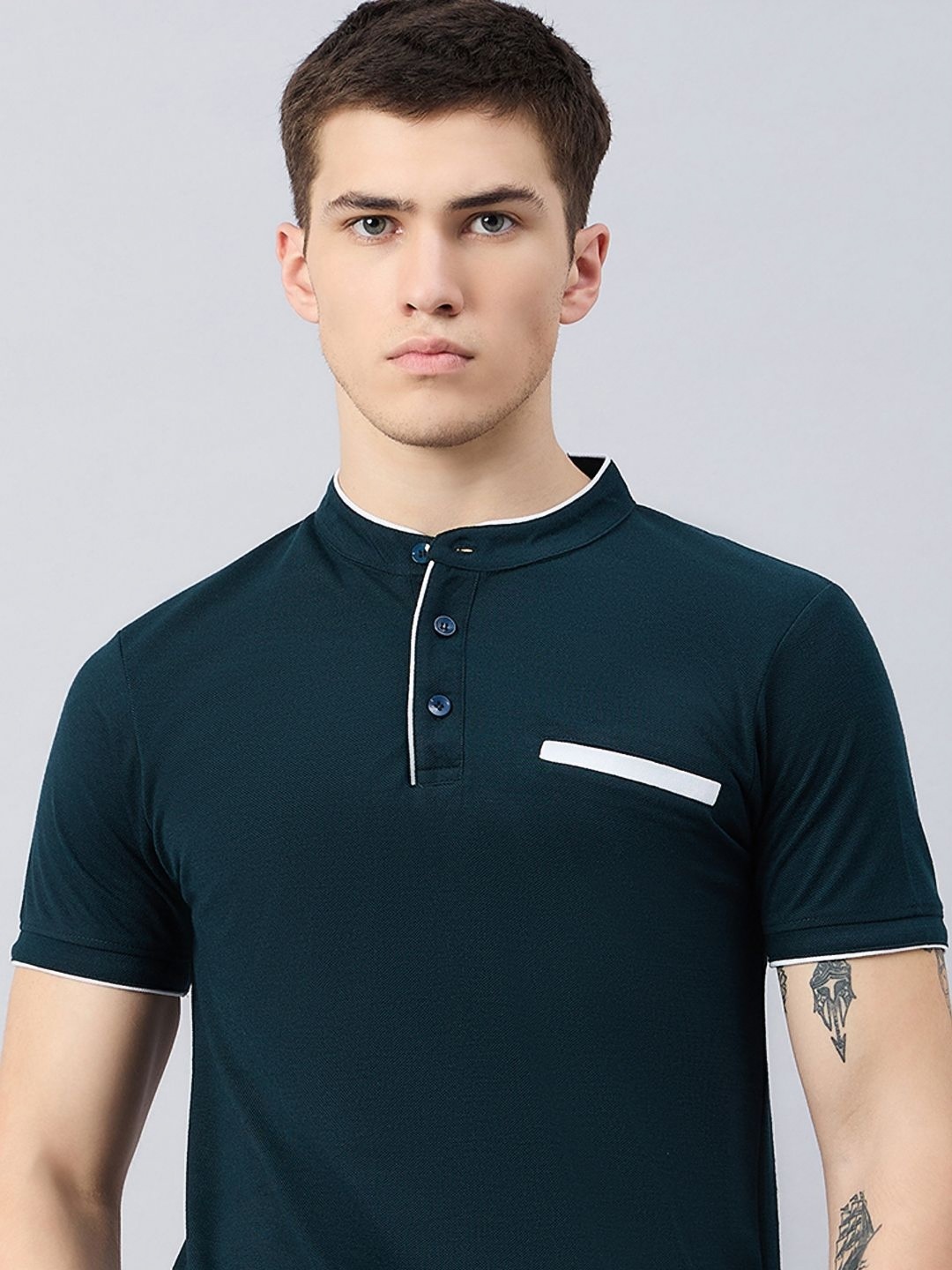 

Zigo Men Solid Mandarin Collar Cotton T-Shirt, Green