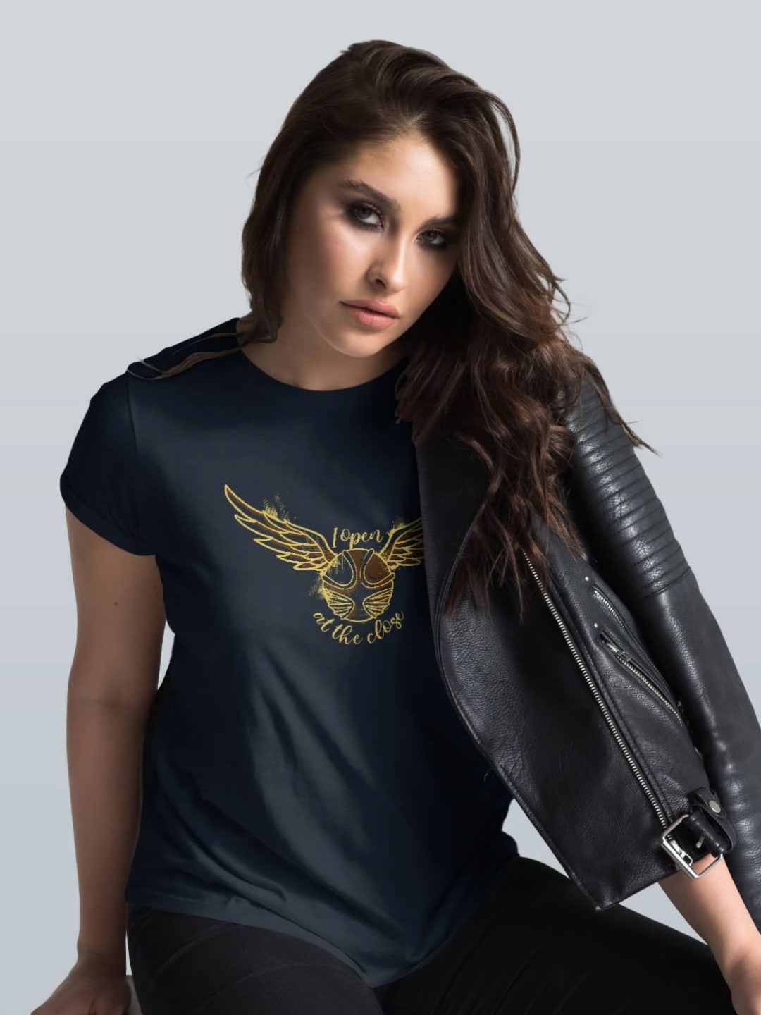 

macmerise Women Applique T-shirt, Navy blue