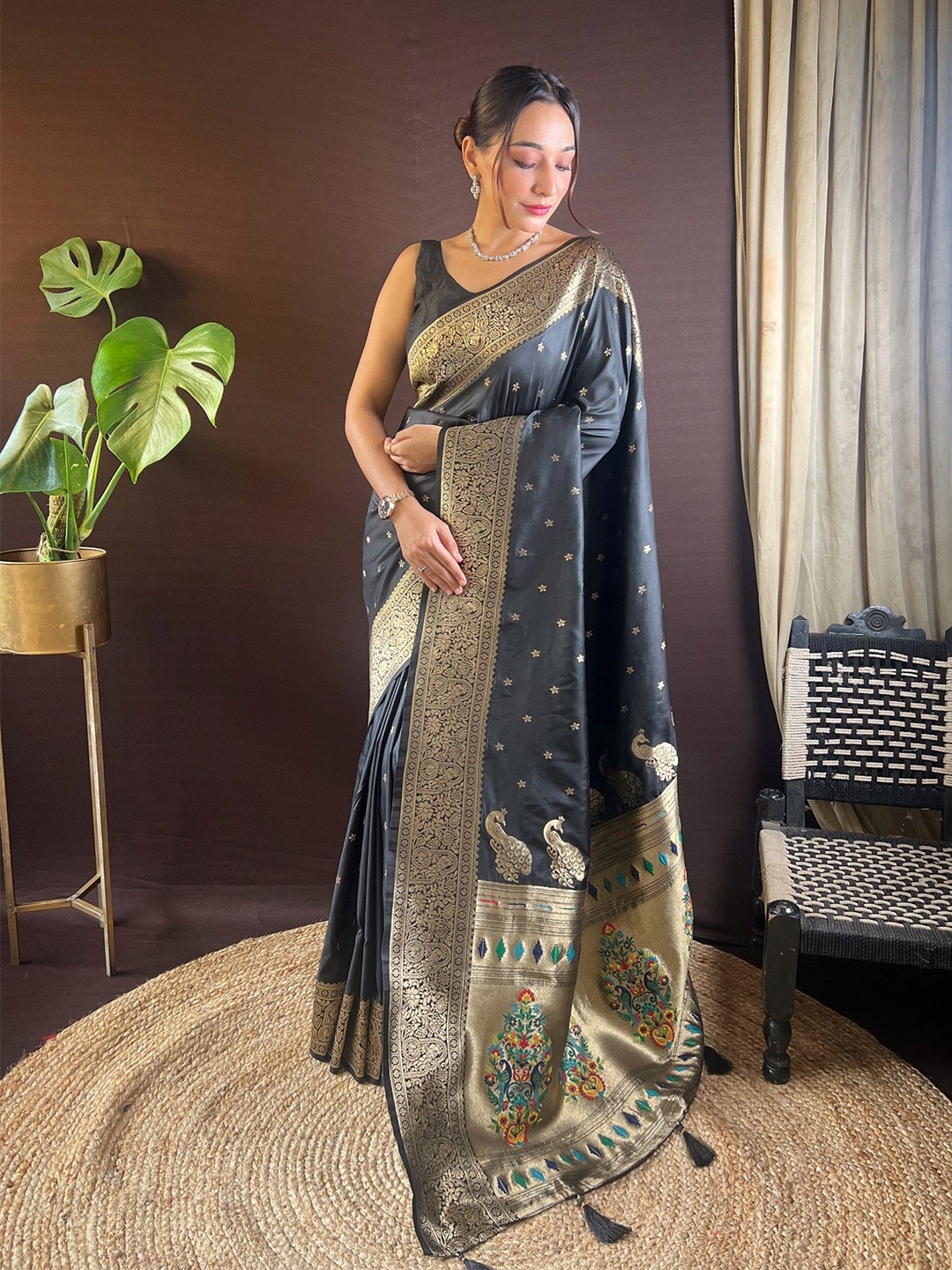 

LeeliPeeri Designer Woven Design Paithani Saree, Grey