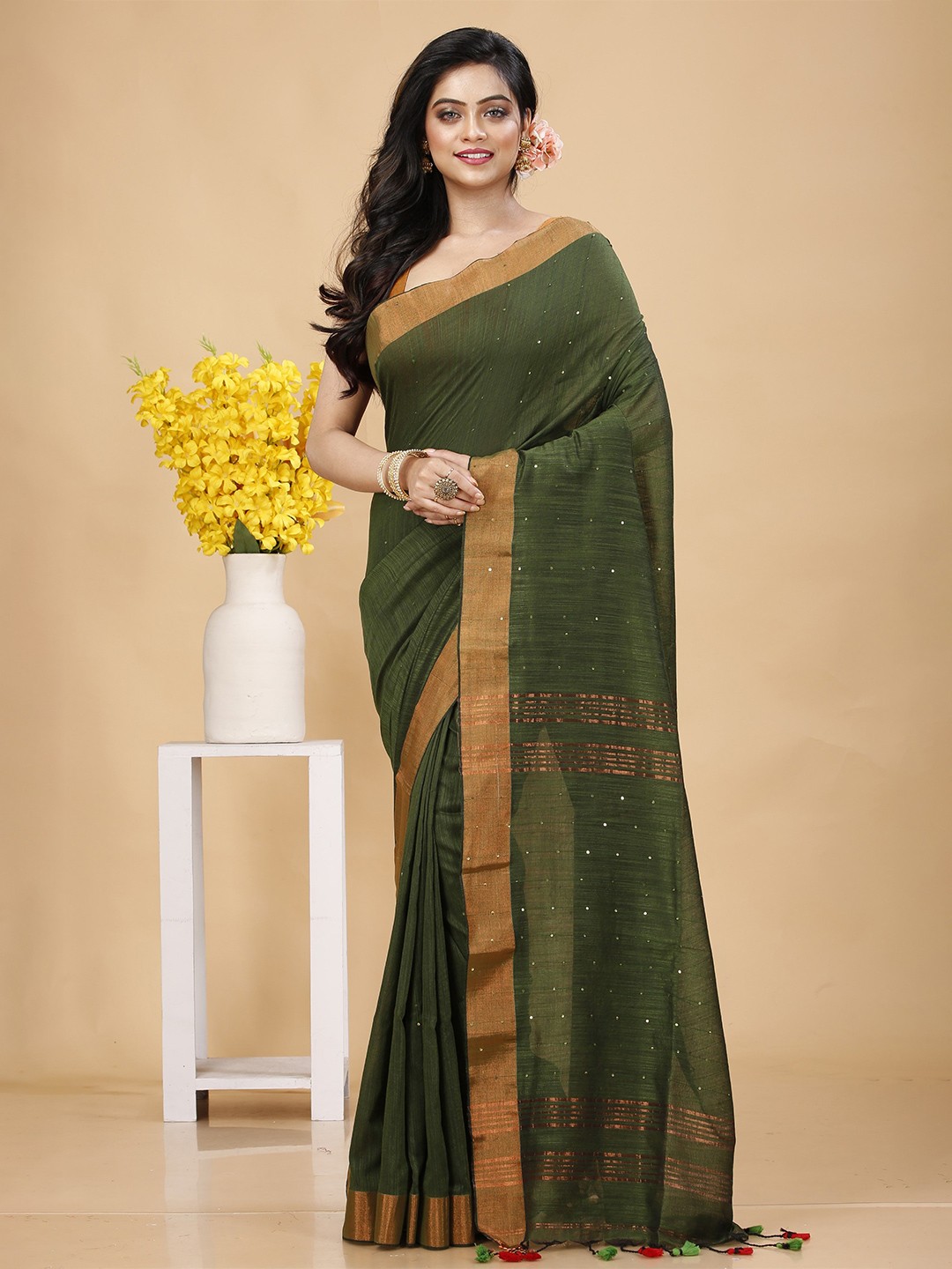 

SLAGHA Taant Striped Zari Traditional Saree, Fluorescent green