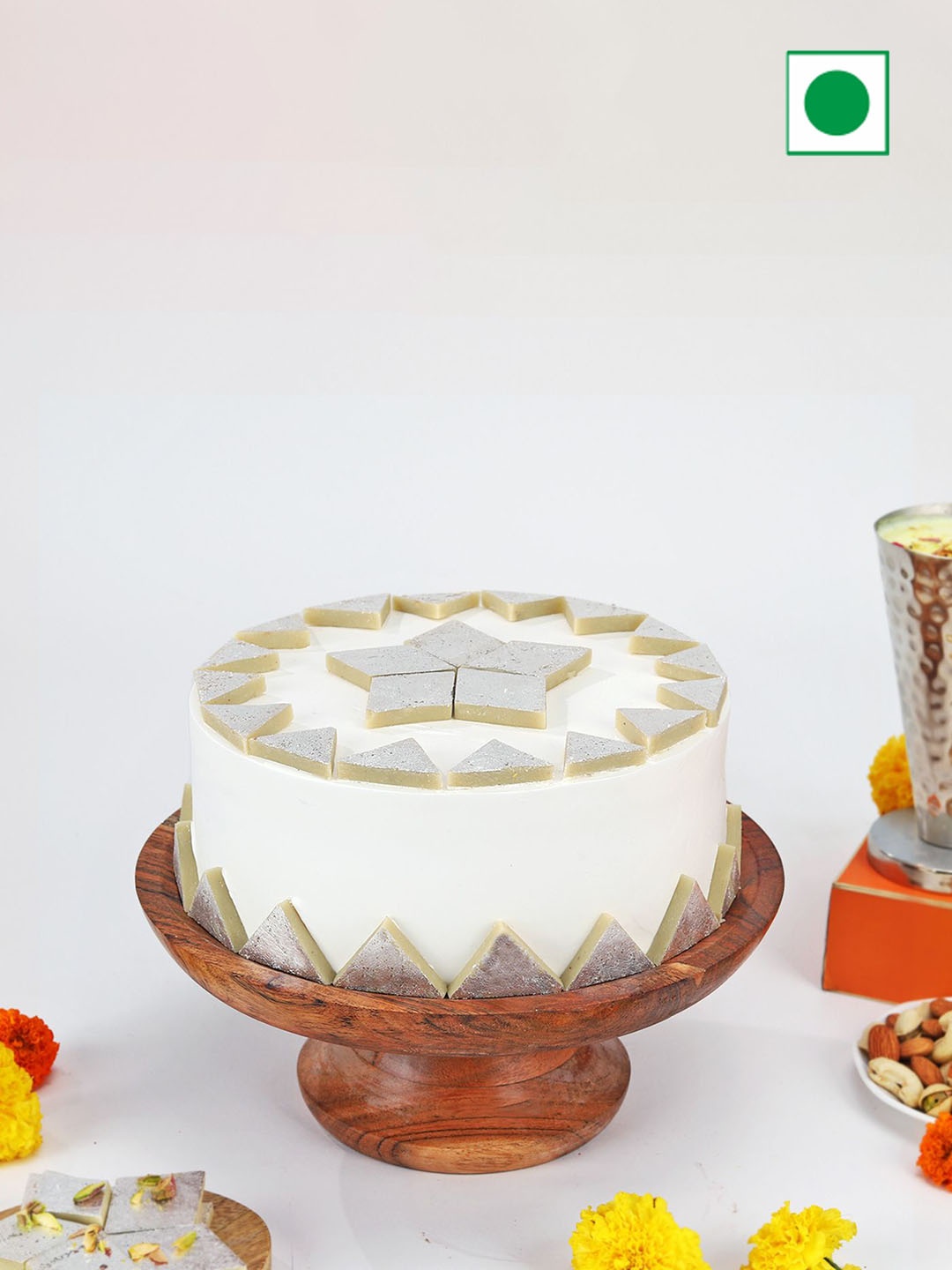 

IGP Delicious Kaju Katli Flavor Eggless Round Cake- 600 Gms, Silver