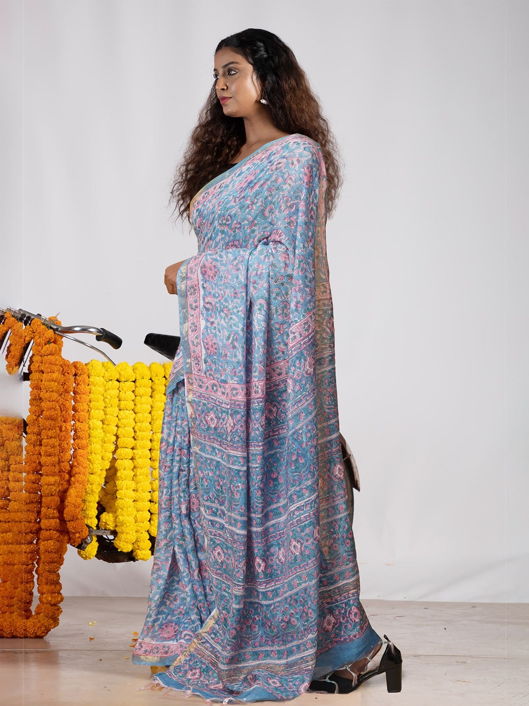 

Unnati Silks Ethnic Motifs Zari Woven Chanderi Saree, Blue
