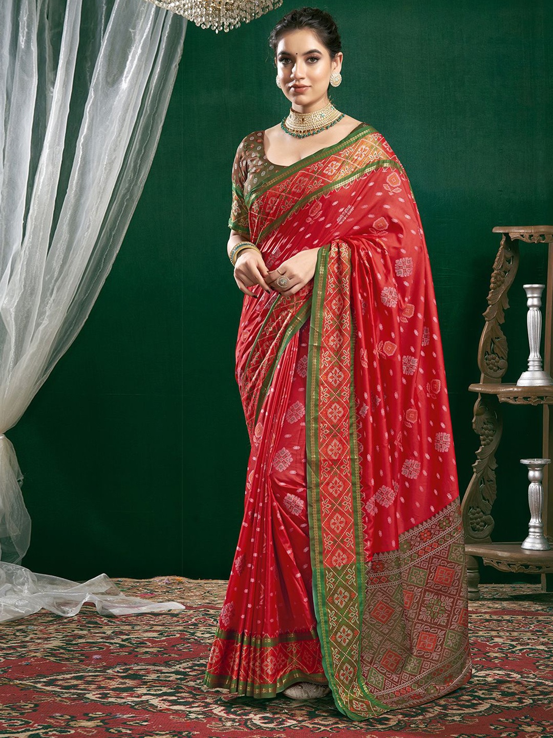 

Satrani Patola Silk Blend Ethnic Motifs Zari Traditional Saree, Red