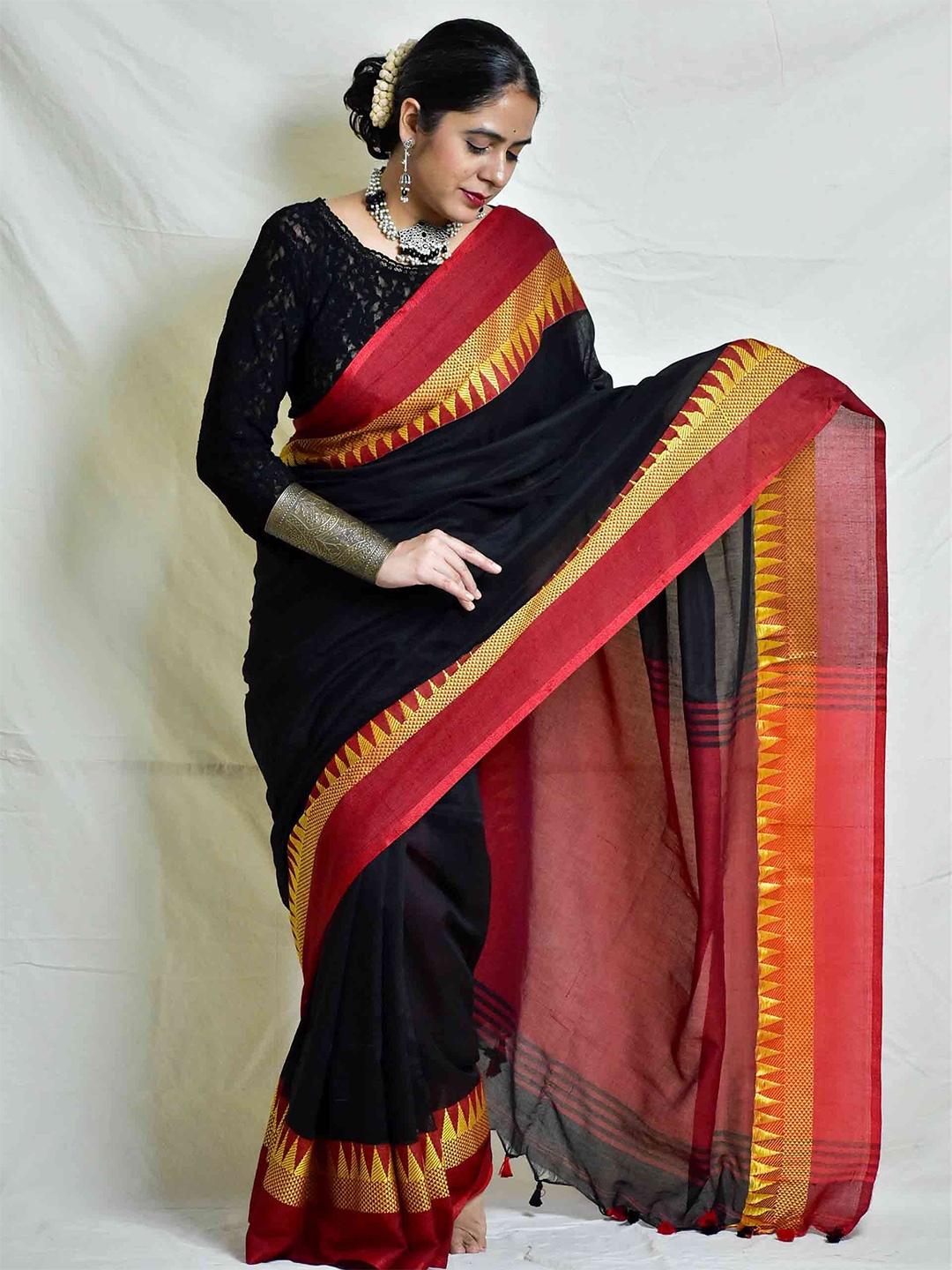 

Sundarii Woven Design Saree, Black