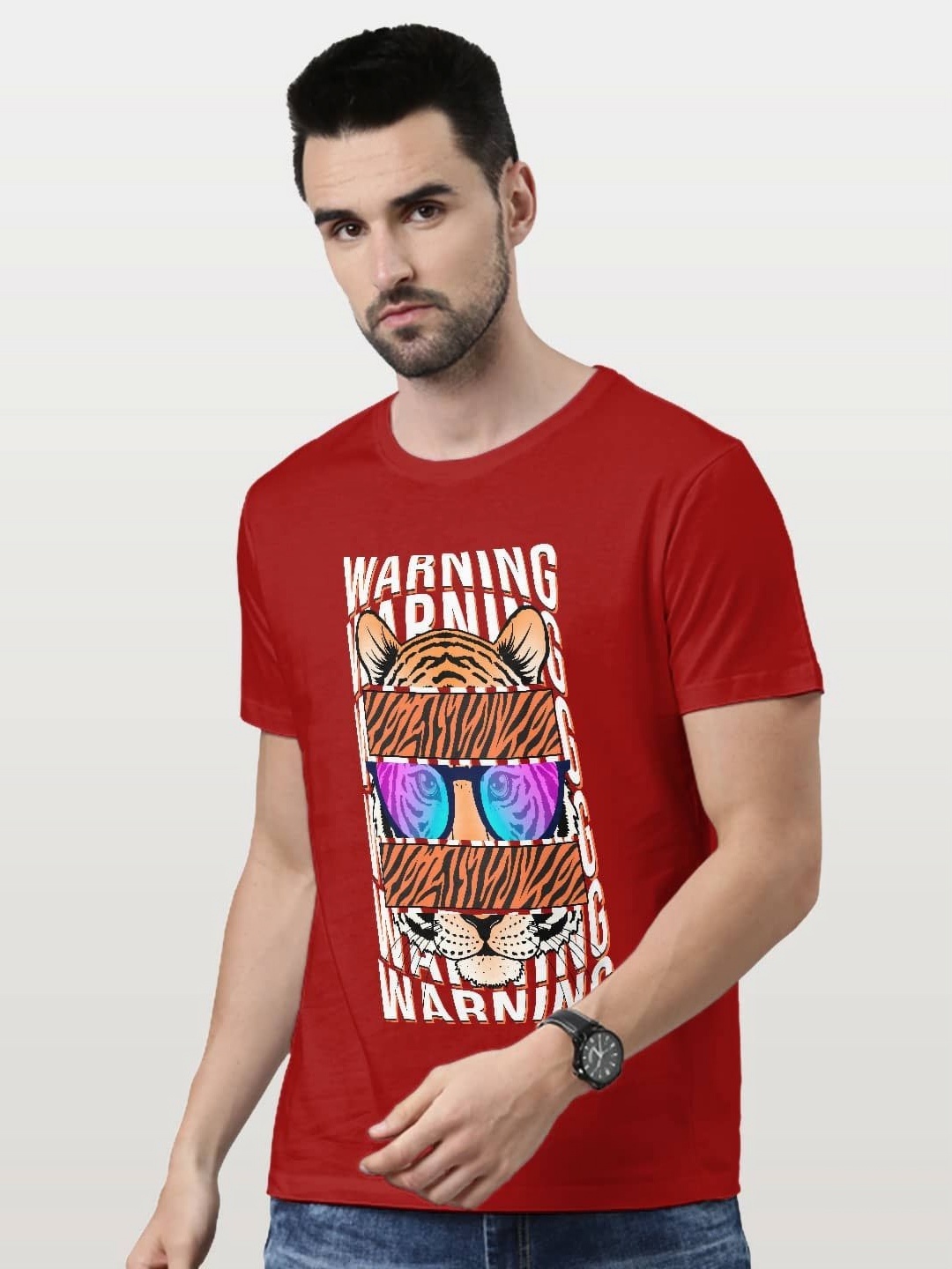 

macmerise Men Printed Applique T-shirt, Red