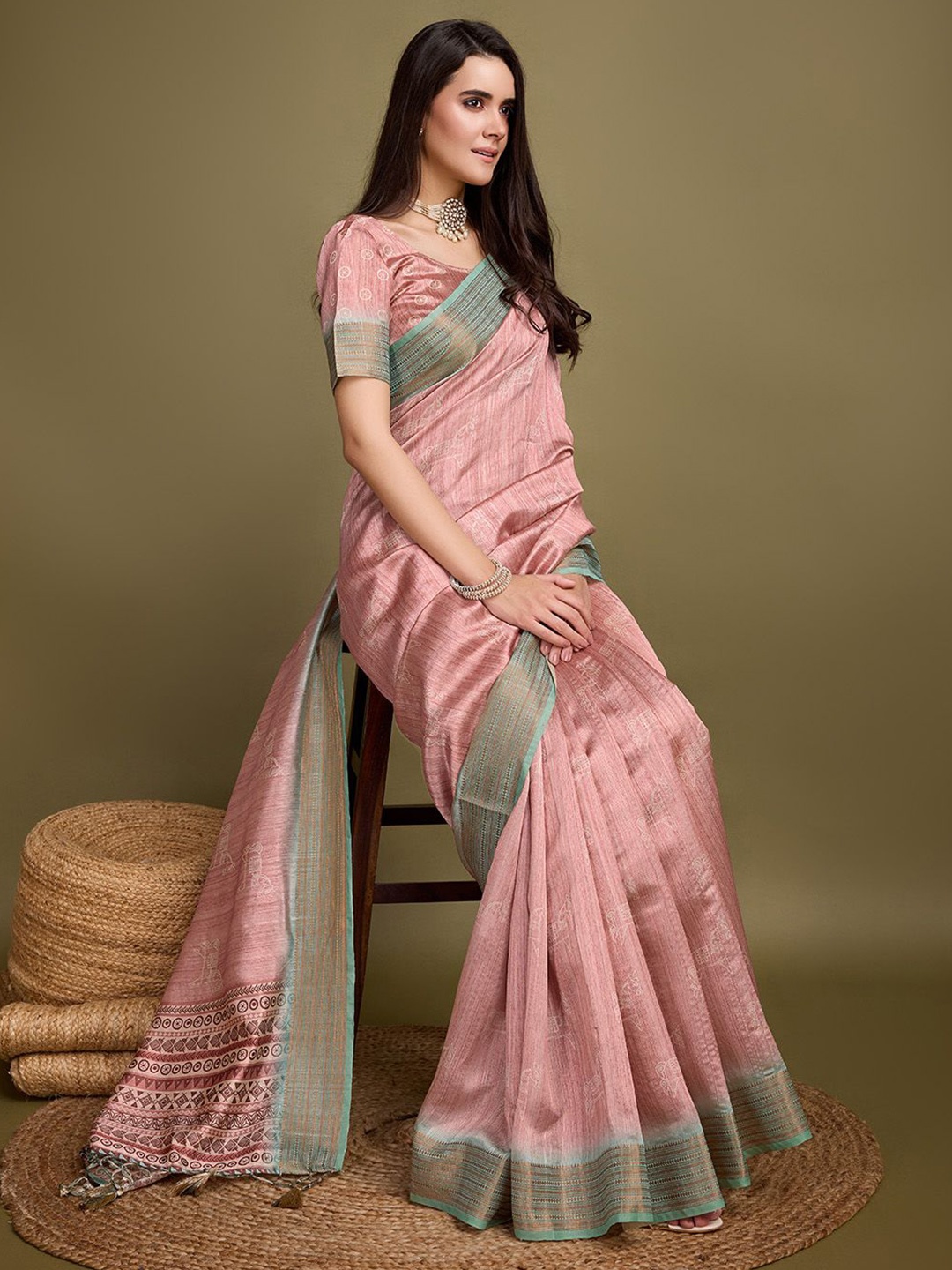 

Ishin Ethnic Motifs Zari Woven Saree, Pink