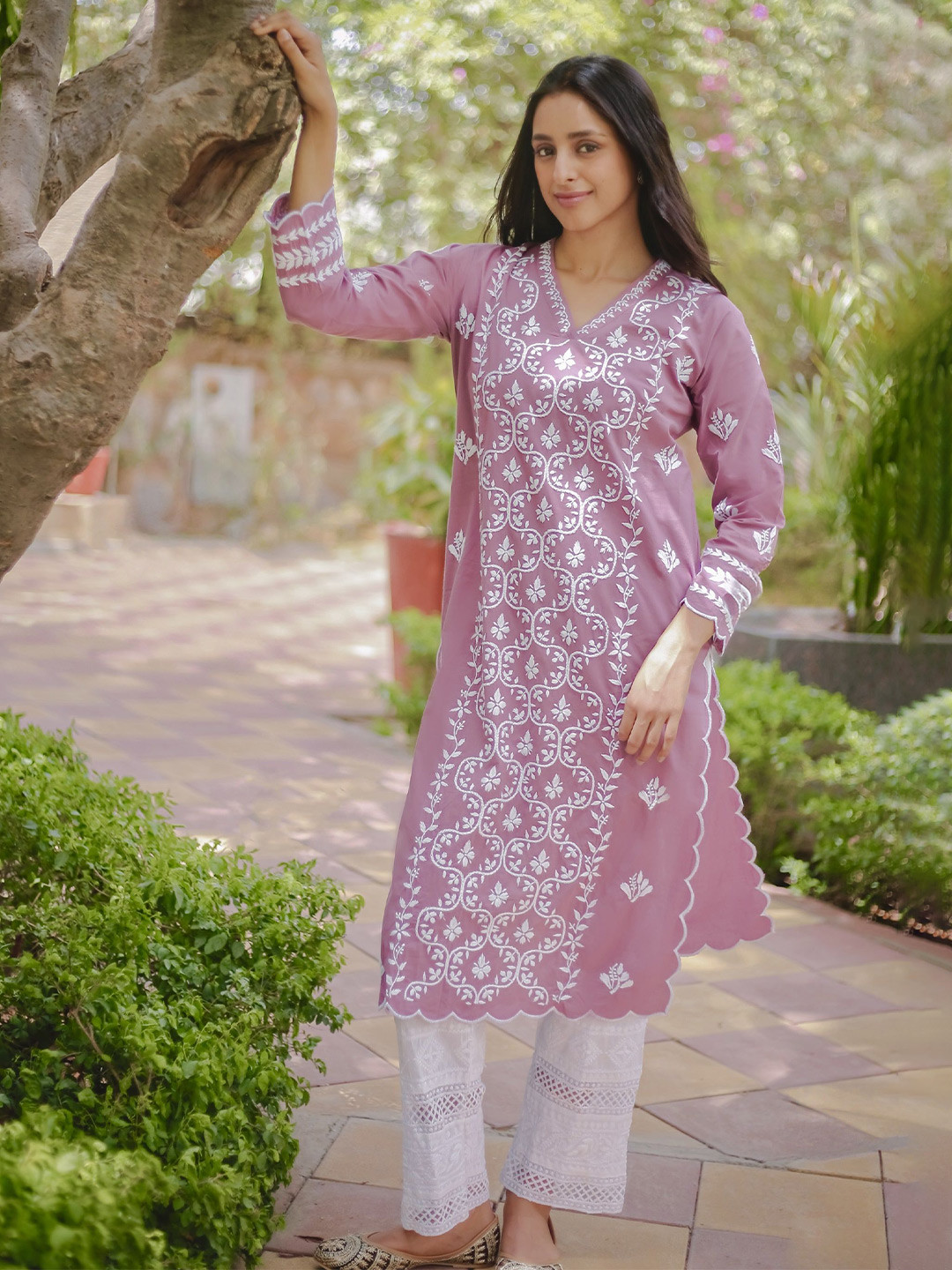

HOUSE OF KARI Floral Embroidered Chikankari Cotton Kurta, Pink