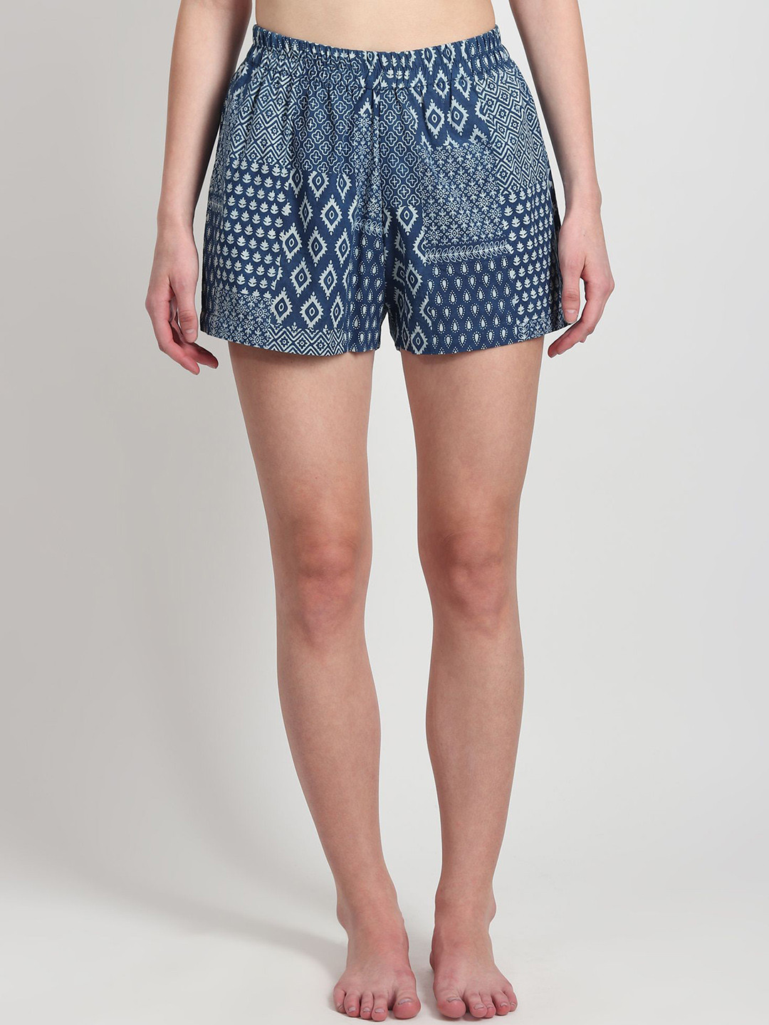 

Art Avenue Women Printed Running Shorts, White