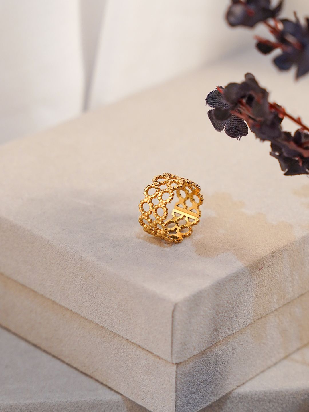 

SWASHAA Valentina 18KT Gold Plated Stainless Steel Finger Ring
