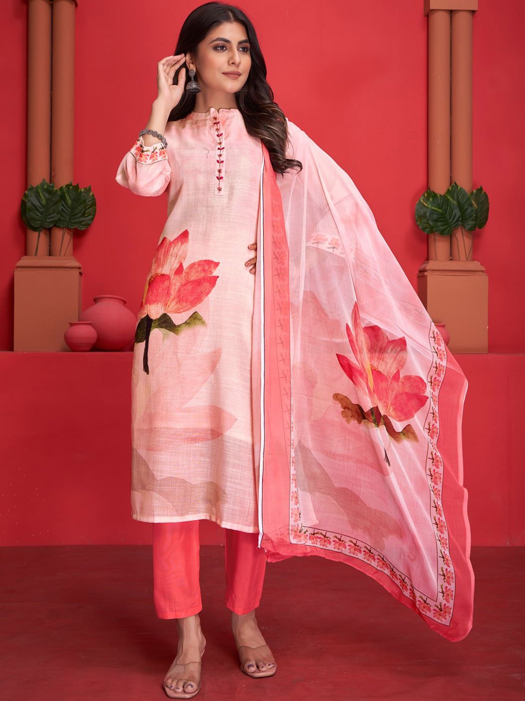 

MINGORA Floral Printed Linen Straight Kurta with Trousers & With Dupatta, Pink