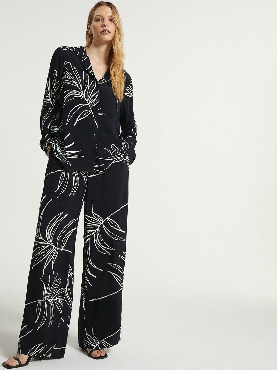 

LeeliPeeri Designer Tropical Printed Long Sleeves Shirt & Trousers, Black