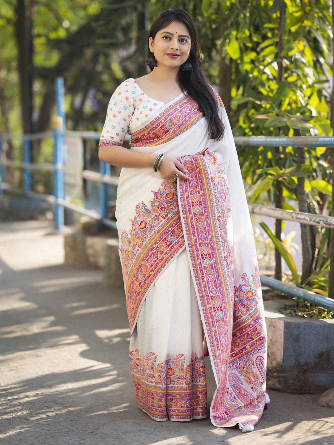 

LeeliPeeri Designer Woven Design Solid Saree, White