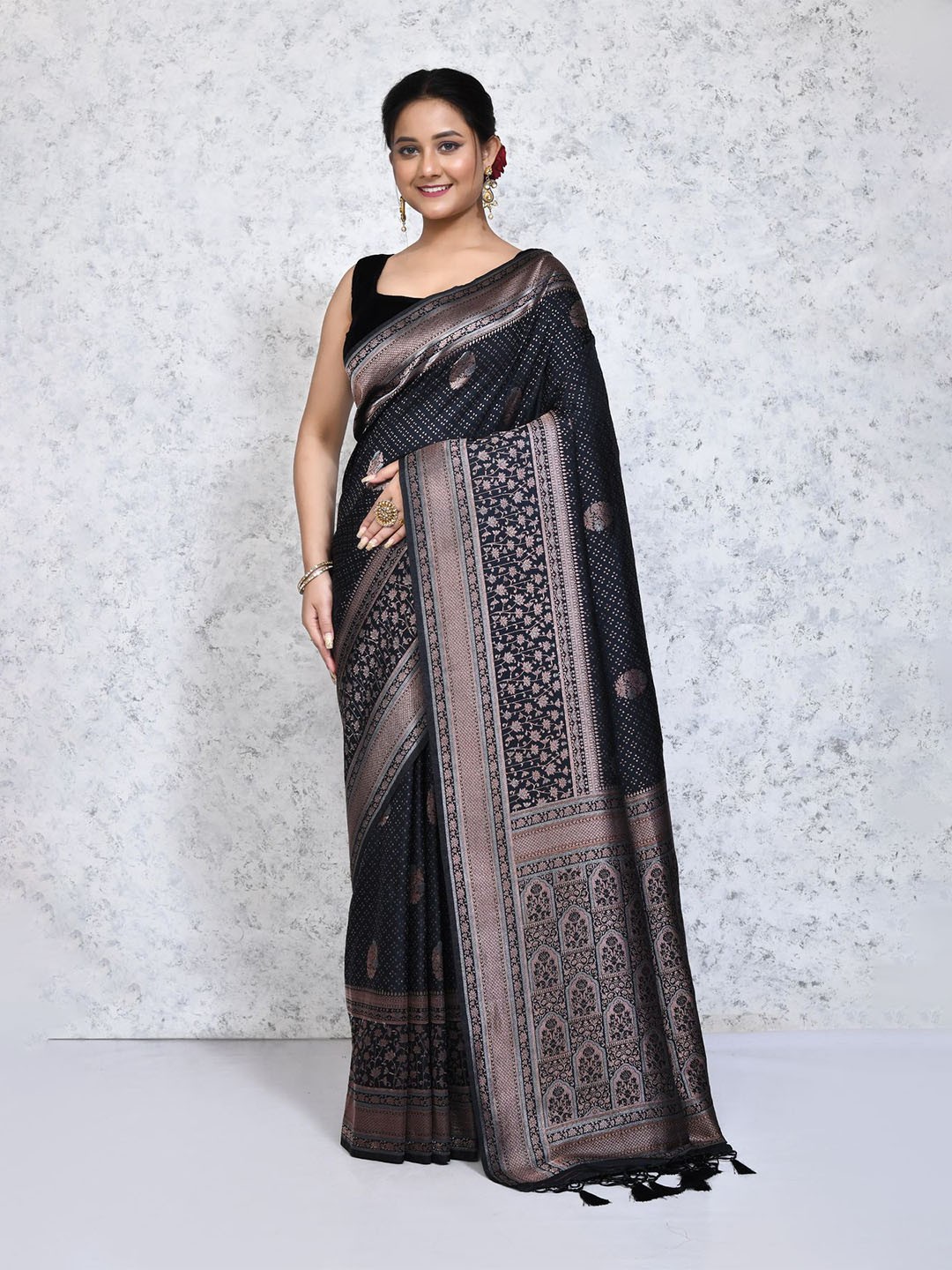 

SPRISH Woven Design Pure Silk Saree, Black