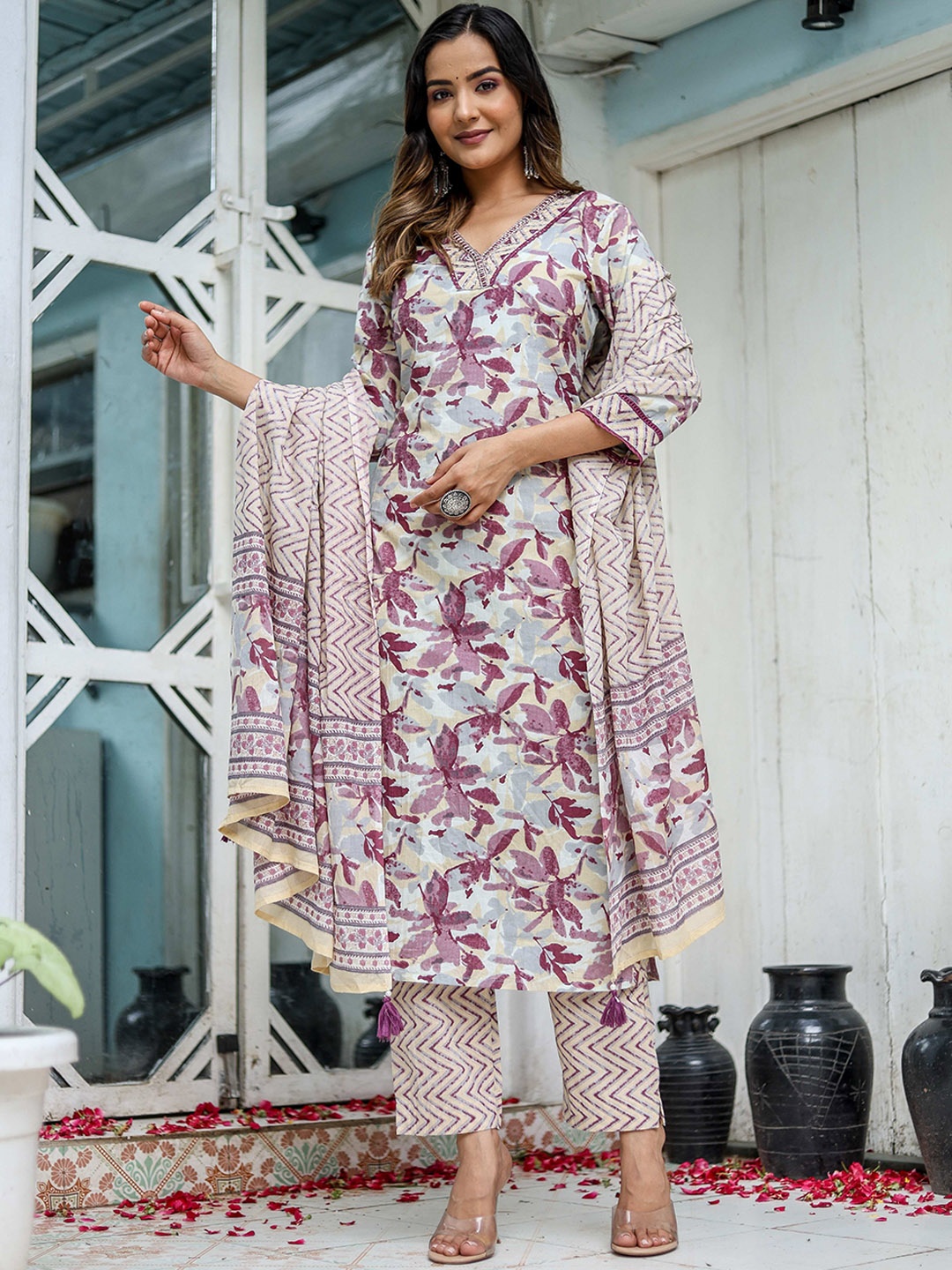 

Chandbaali Floral Printed V-Neck Pure Cotton Straight Kurta With Trousers & Dupatta, Maroon