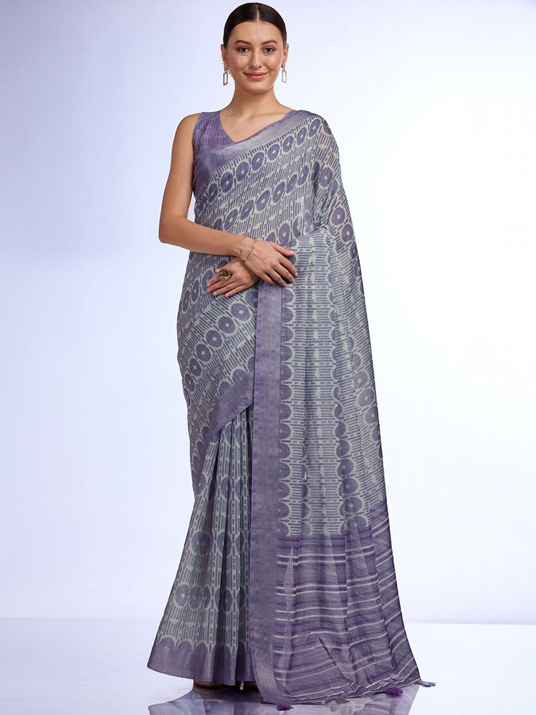 

Ishin Ethnic Motifs Printed Border Saree, Blue