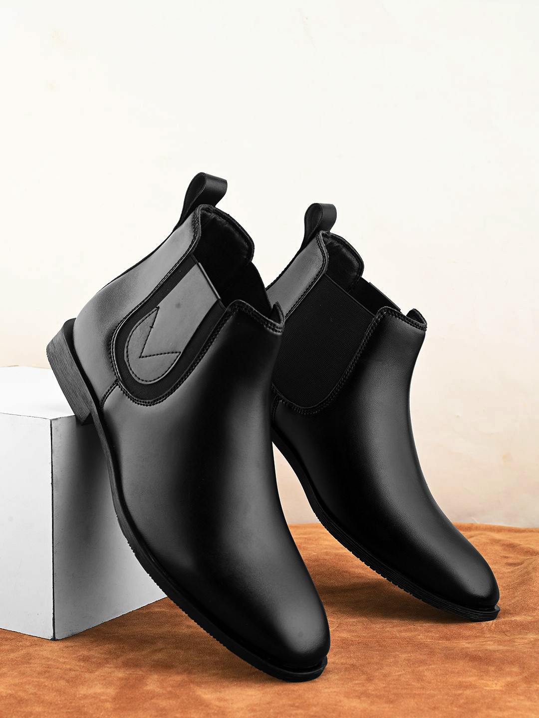 

The Roadster Lifestyle Co Men Men Slip On Chelsea Boots, Black