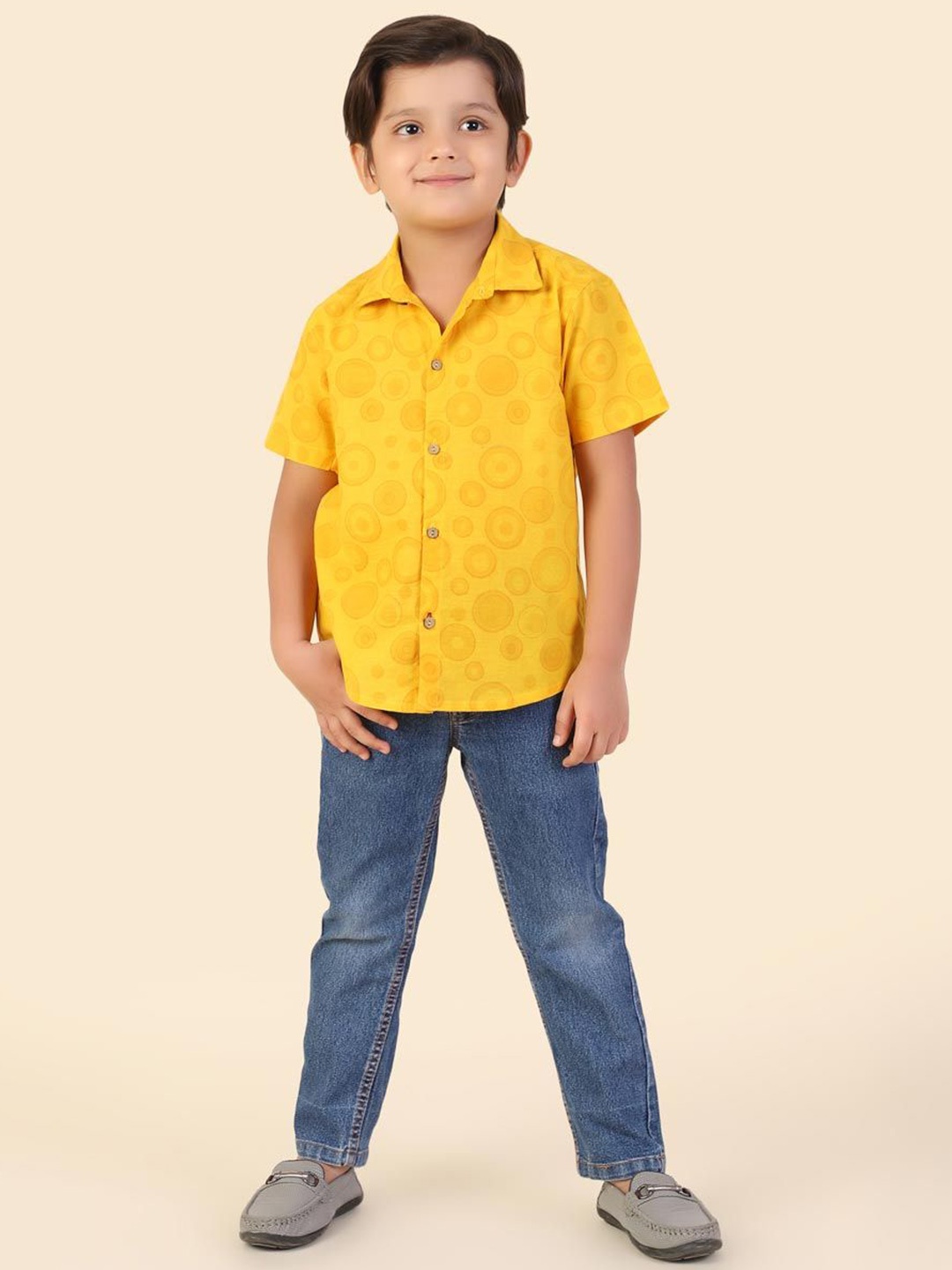 

Fabindia Boys Yellow Spread Collar Short Sleeves Shirt