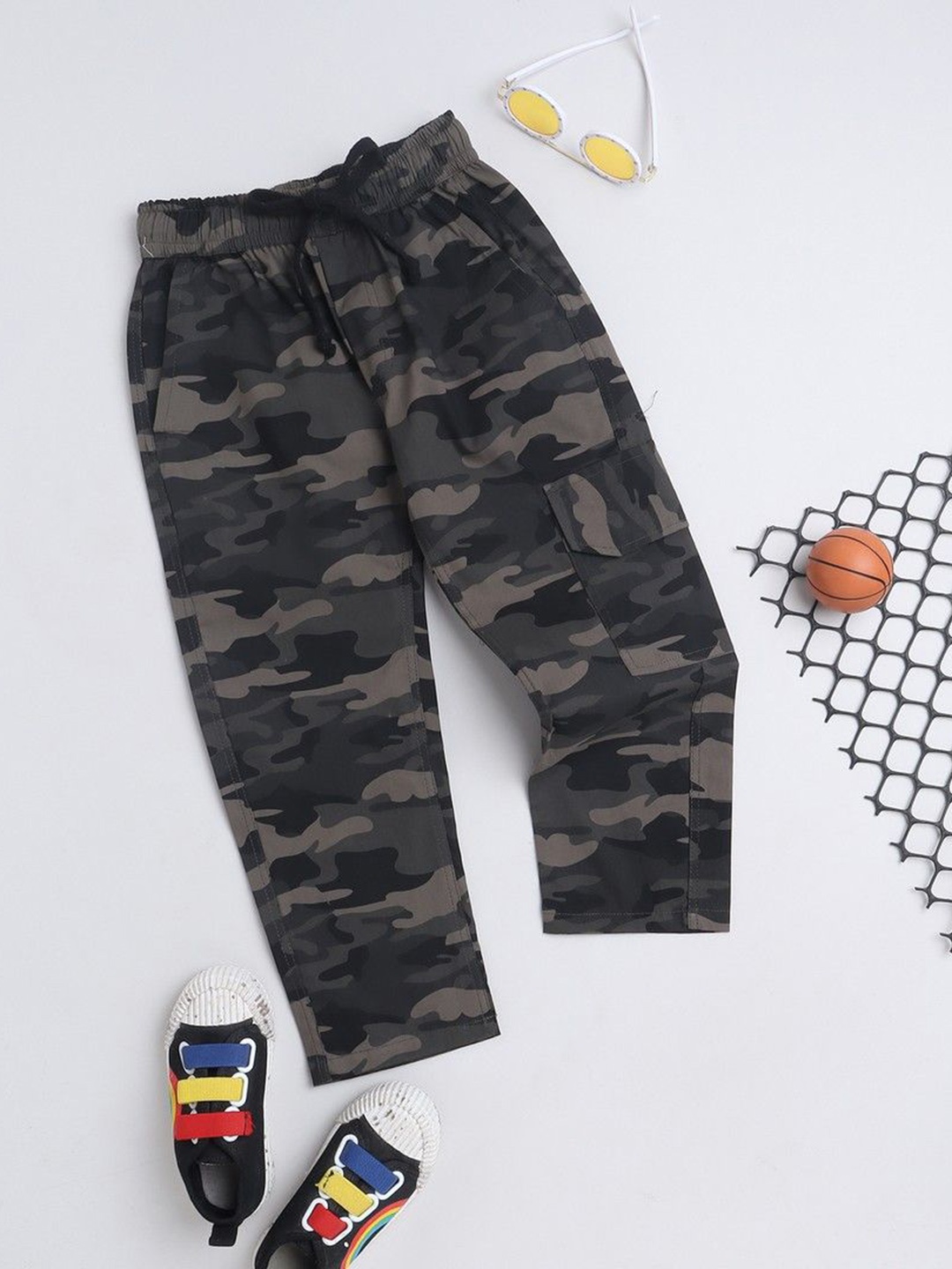 

BAATCHEET Boys Camouflage Printed Cargos Trousers, Grey