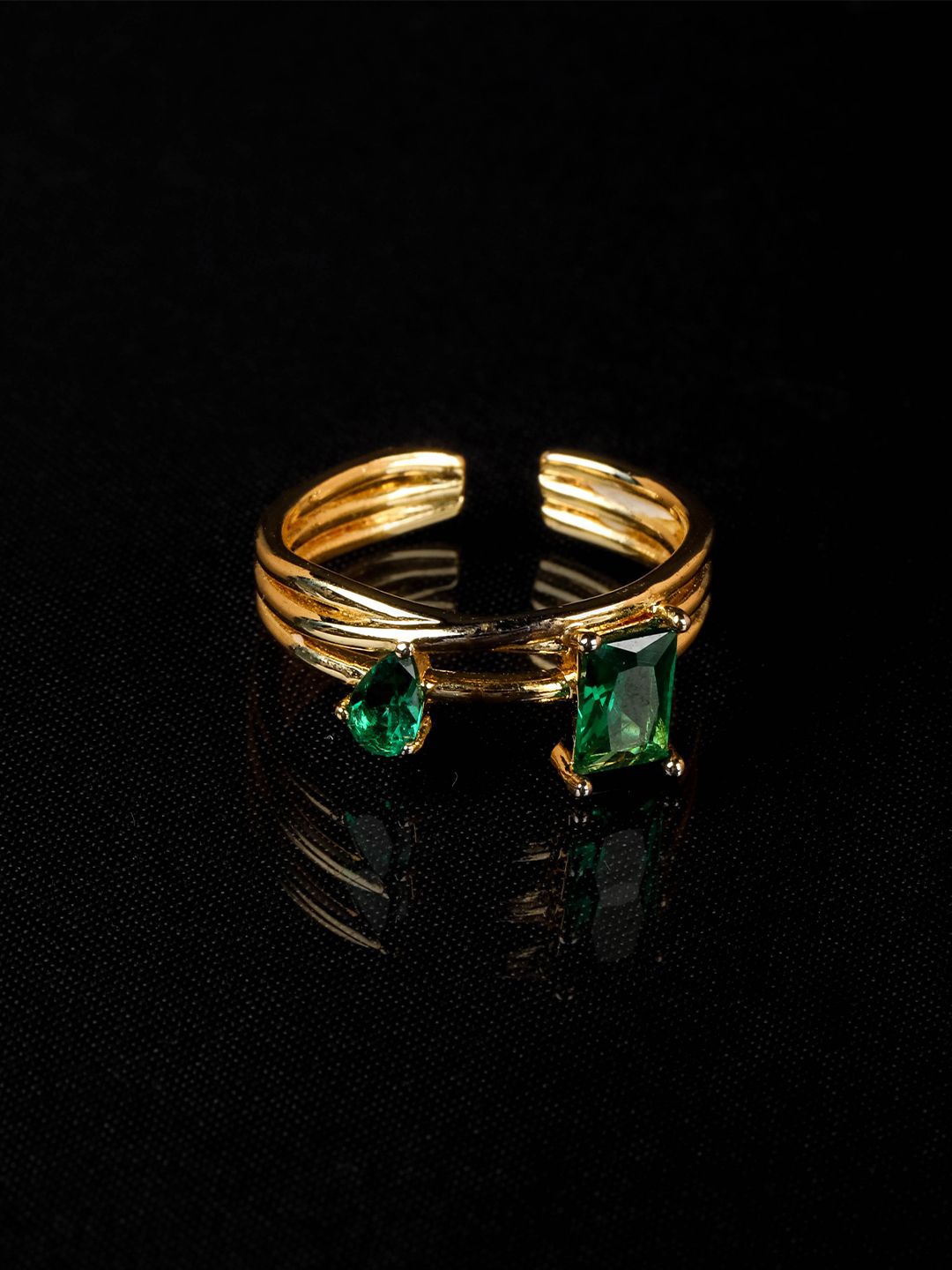 

SWASHAA Hashya 18KT Gold-Plated Stainless Steel Emarald Zircon-Studded Ring